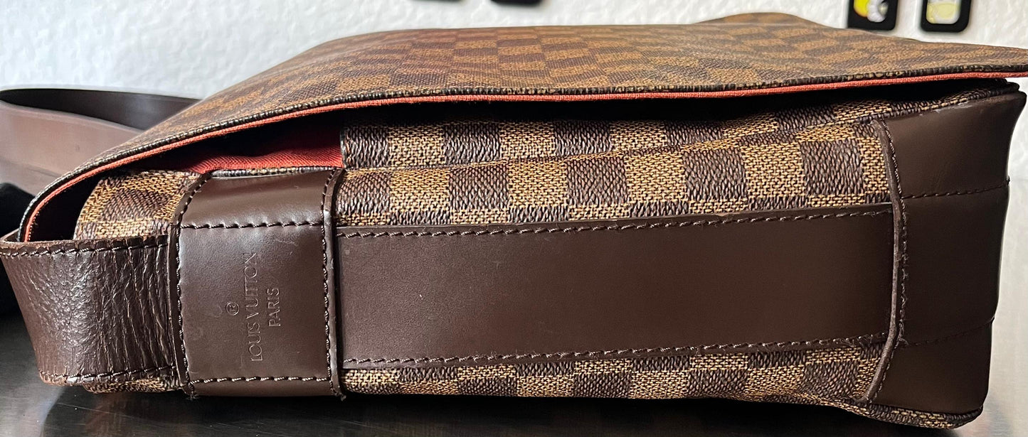 Louis Vuitton Bastille Messenger
