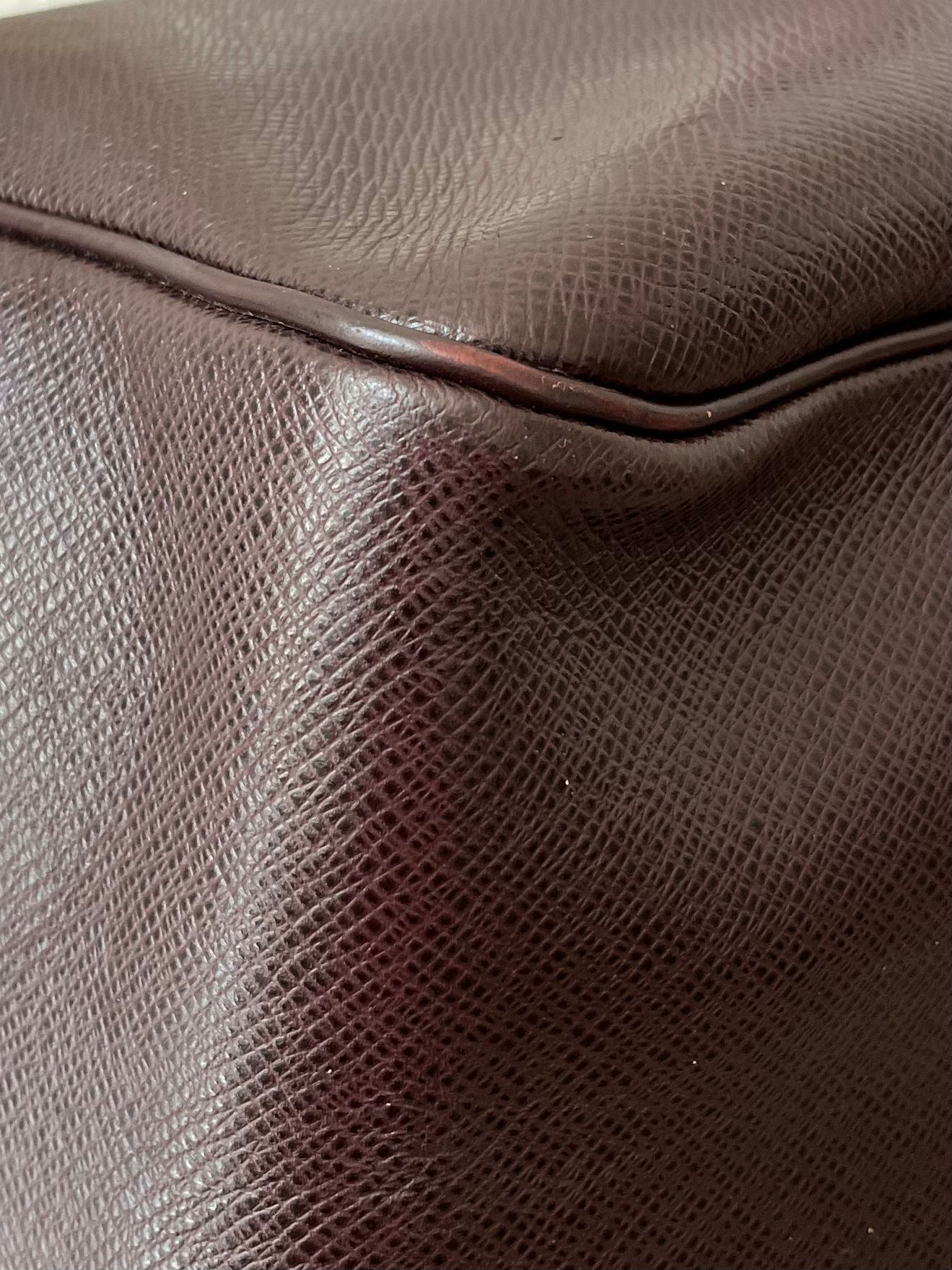 Louis Vuitton Kendall PM Taiga Leder