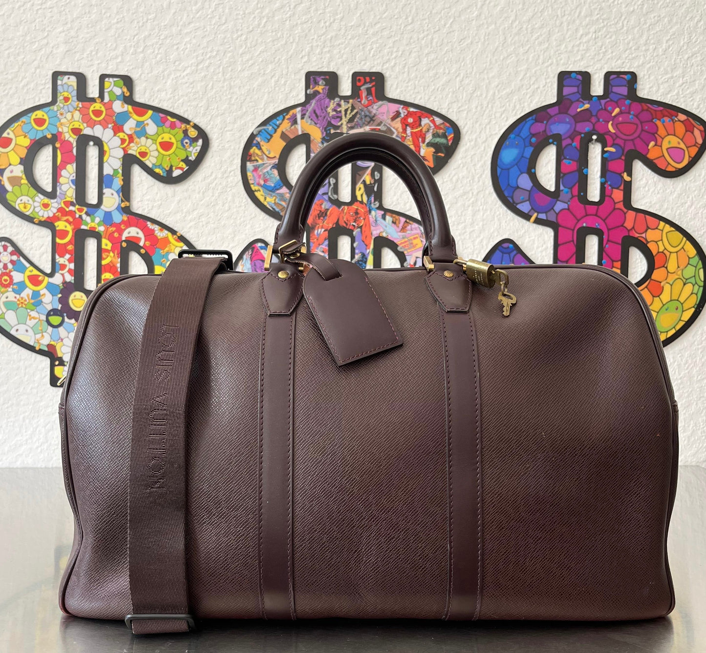 Louis Vuitton Kendall PM Taiga Leder
