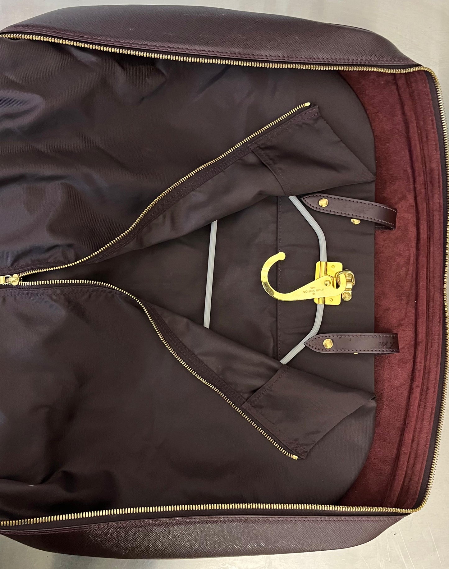 Louis Vuitton Helanga Taiga