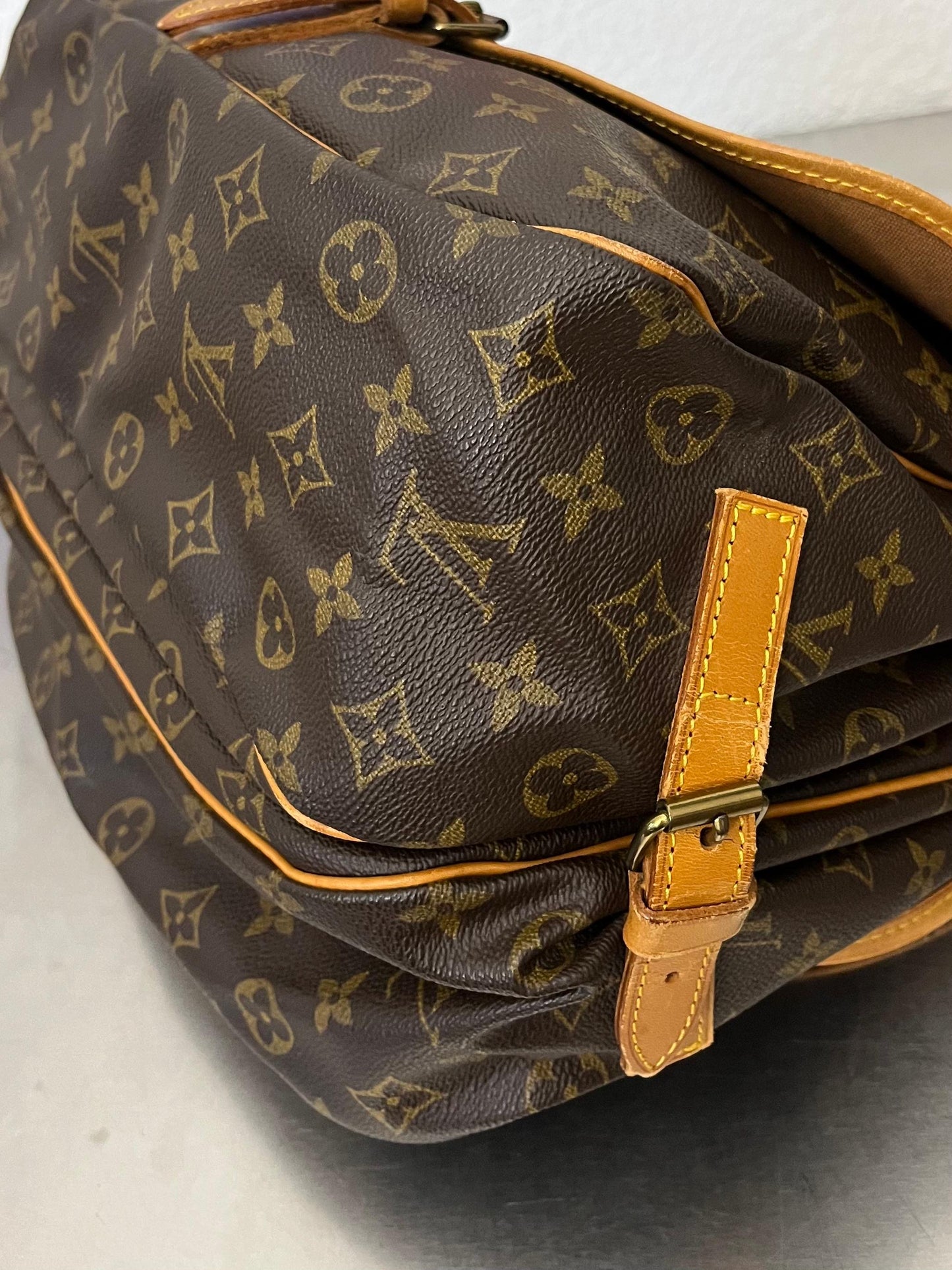 Louis Vuitton Saumur 35