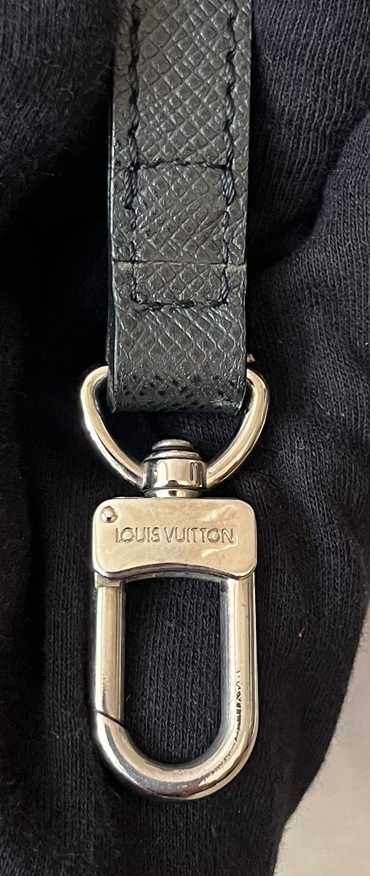 Louis Vuitton Pavel Taiga Leder