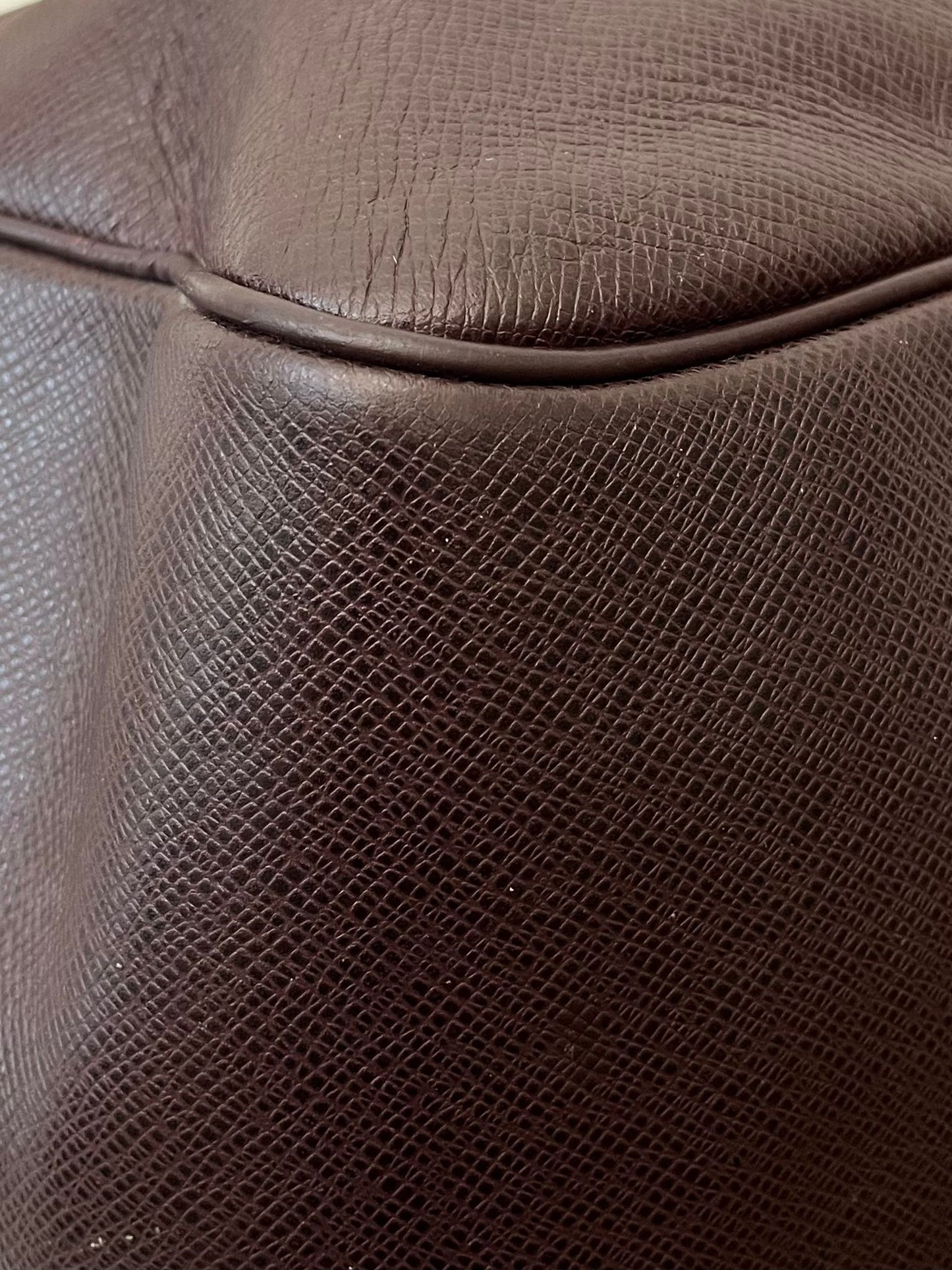 Louis Vuitton Kendall GM Taiga Leder