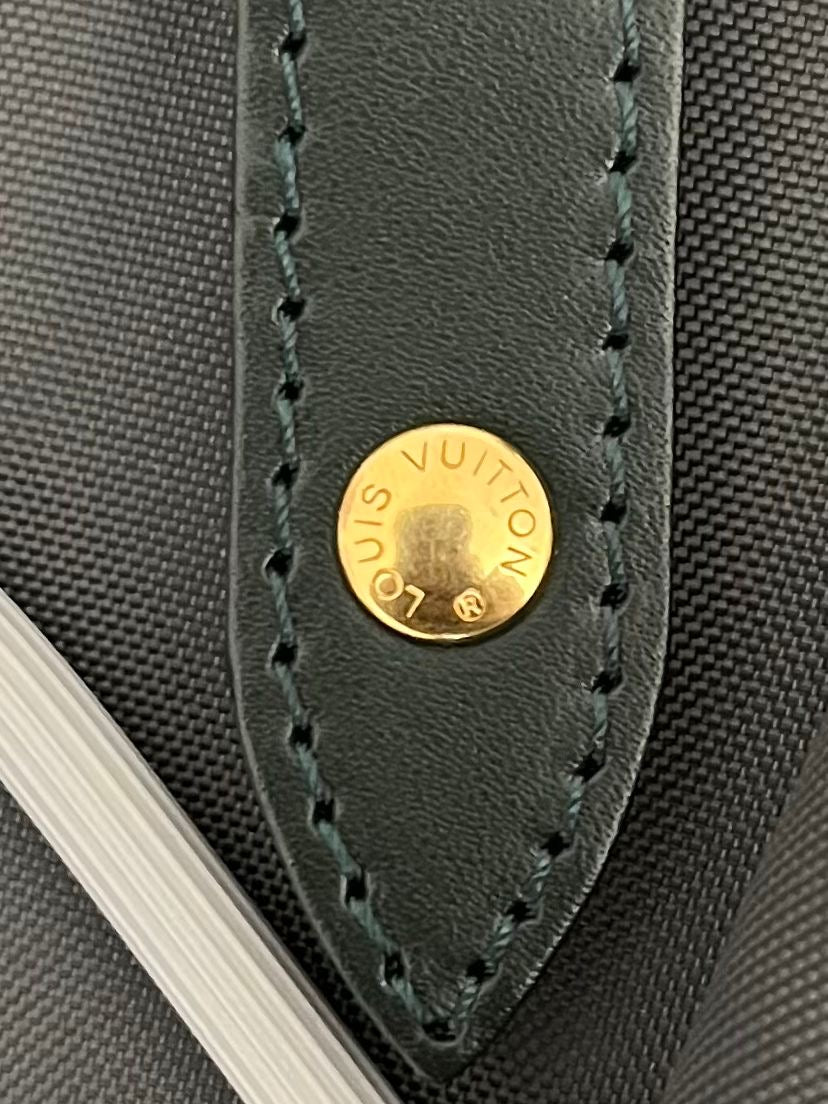 Louis Vuitton Helanga Taiga
