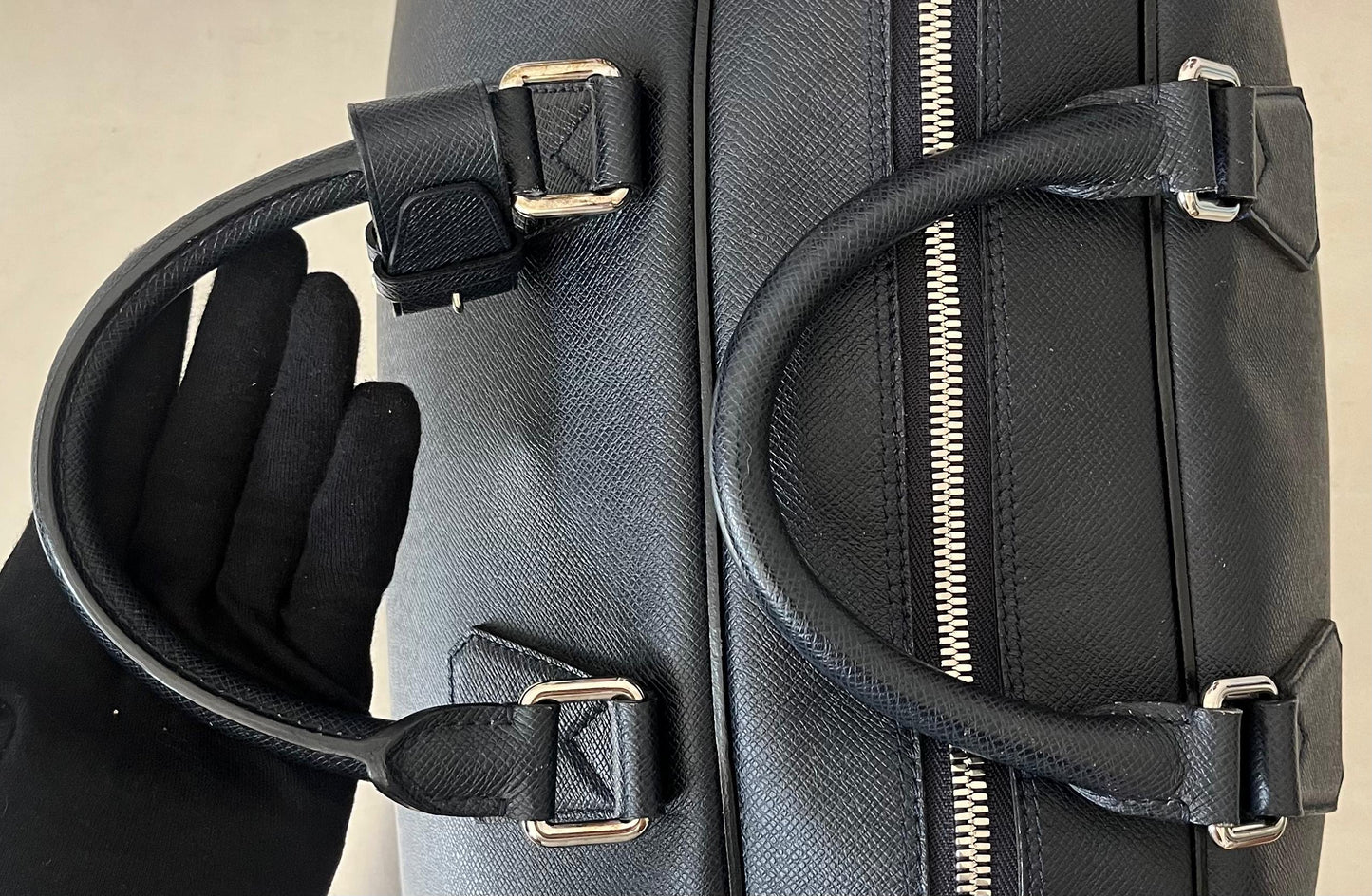Louis Vuitton Neo Kendall Taiga Leder (dunkelblau)