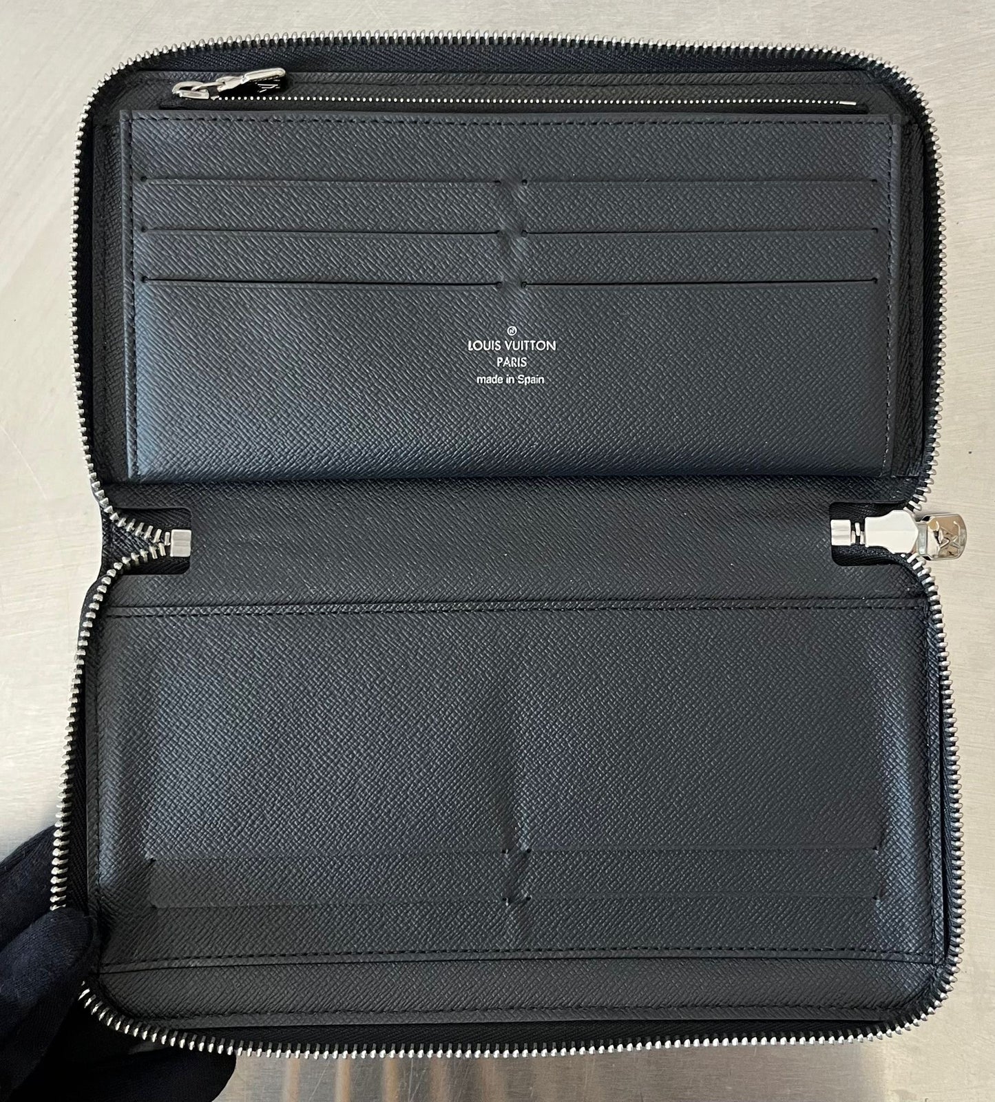 Louis Vuitton Zippy Organizer Epi