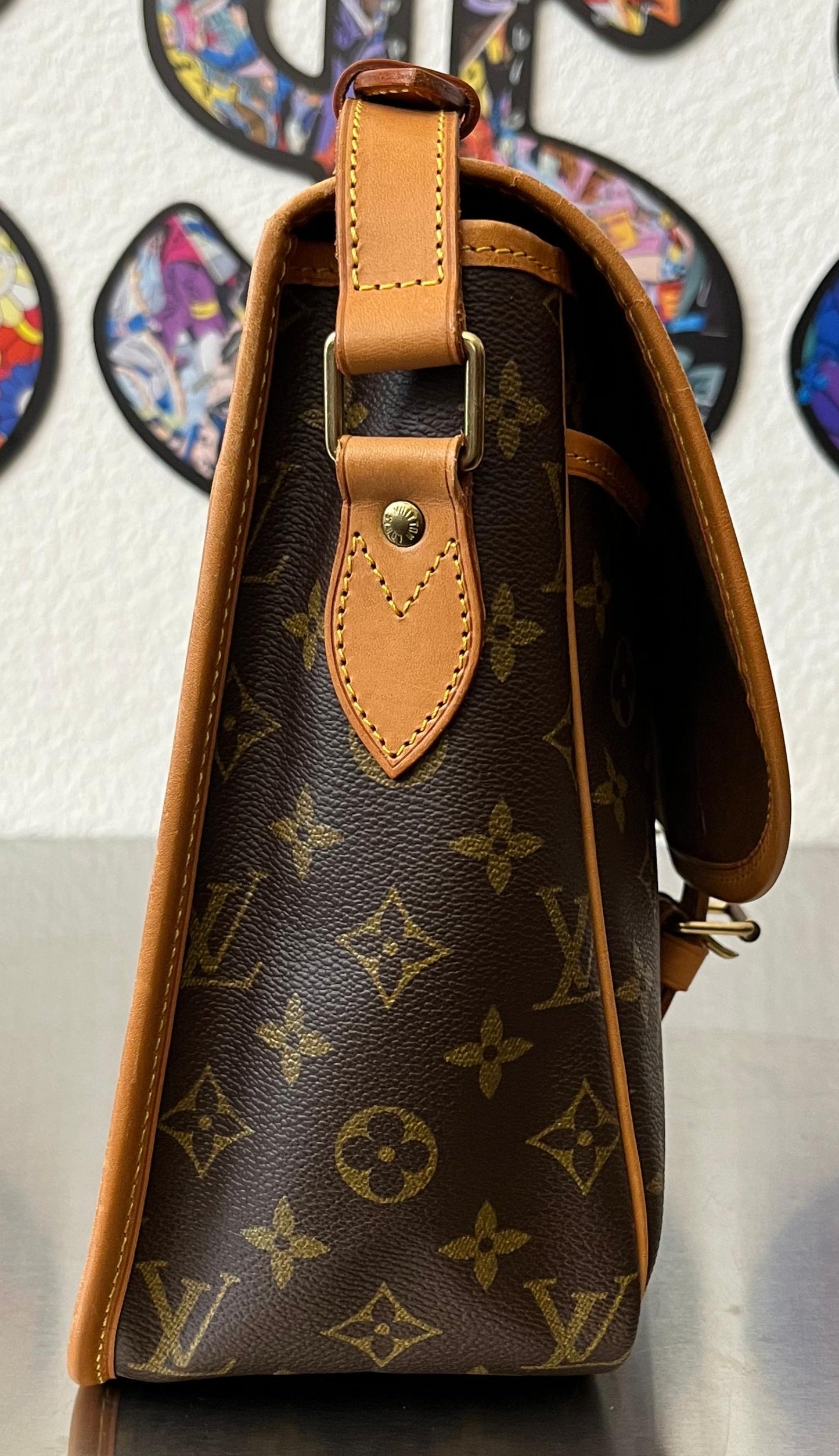 Louis Vuitton Gibeciere GM Messenger