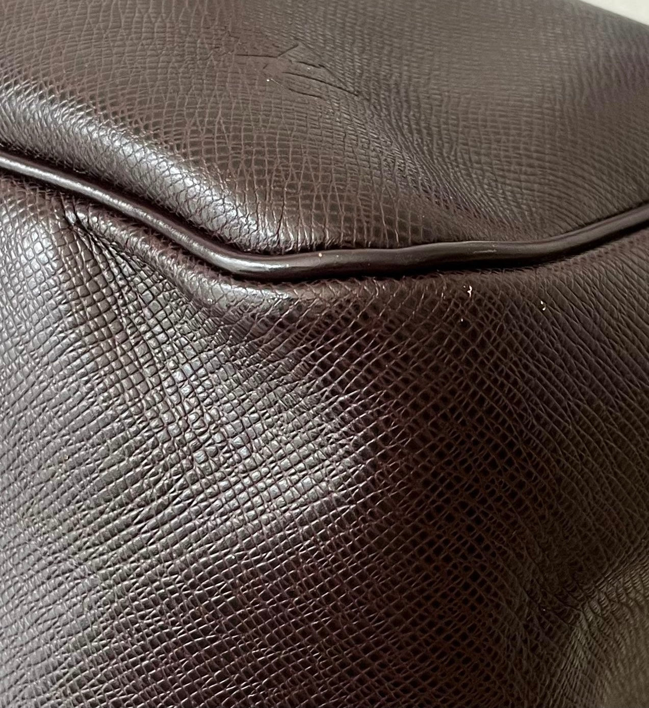 Louis Vuitton Kendall PM Taiga Leder