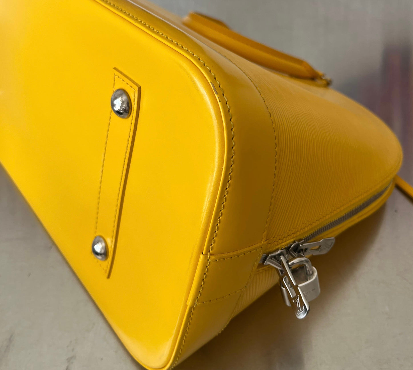 Louis Vuitton Alma GM Epi