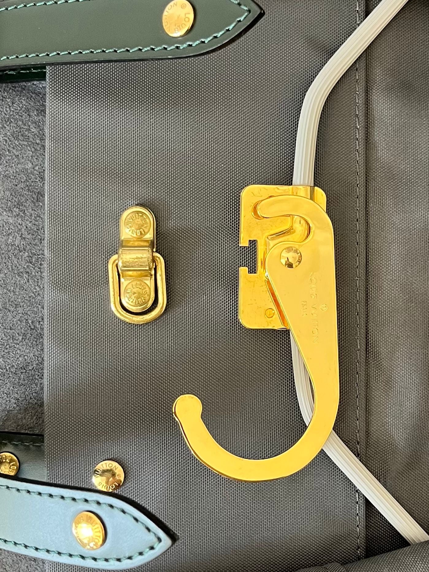 Louis Vuitton Helanga Taiga