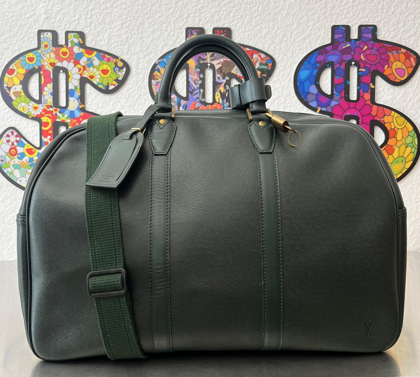 Louis Vuitton Kendall PM Taiga Leder