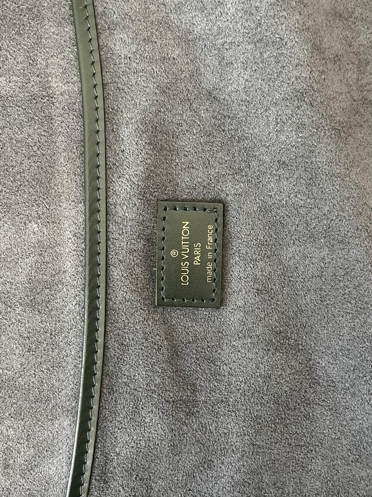 Louis Vuitton Helanga Taiga