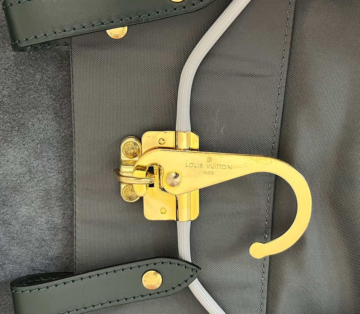 Louis Vuitton Helanga Taiga