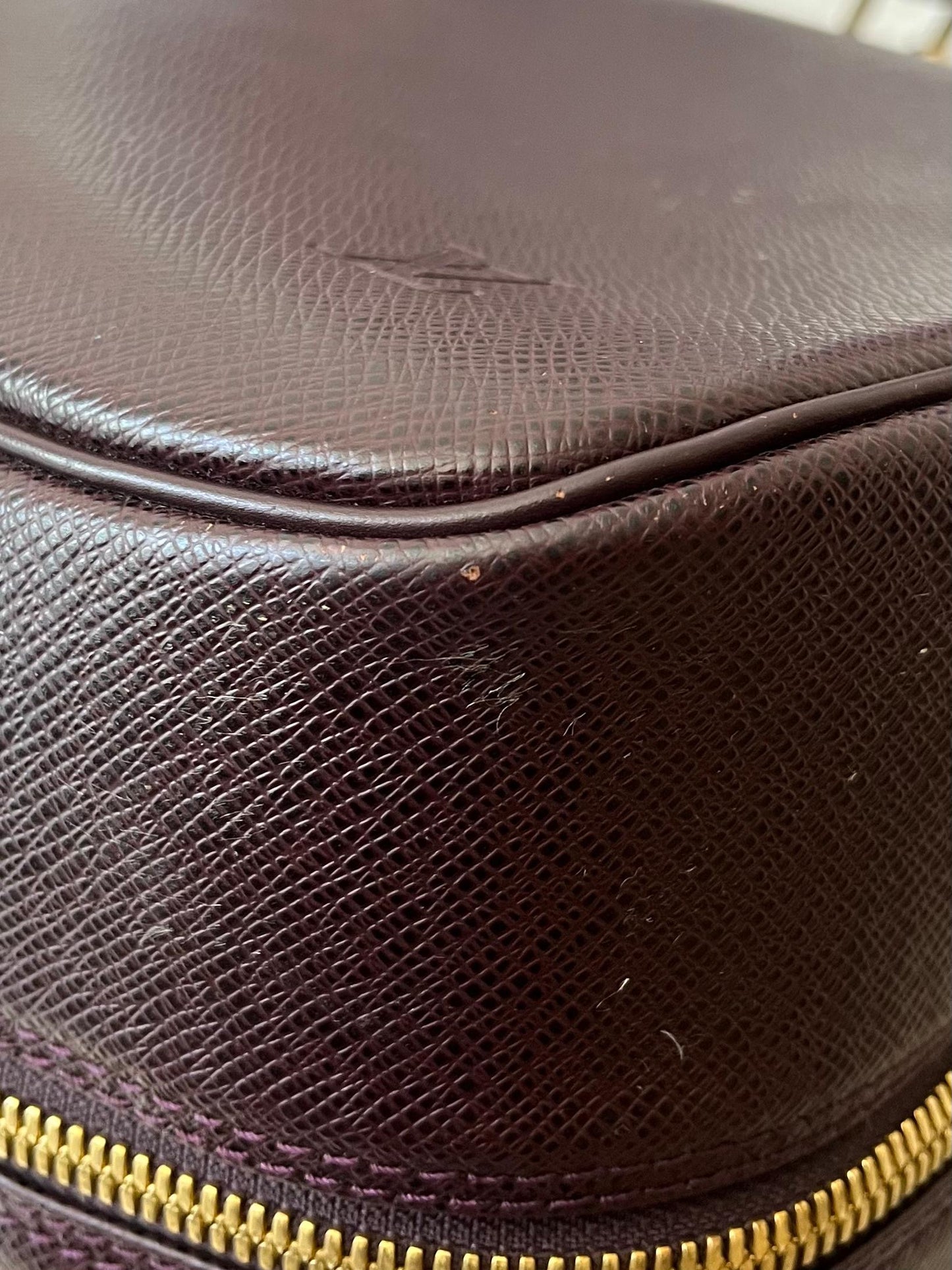 Louis Vuitton Helanga Taiga