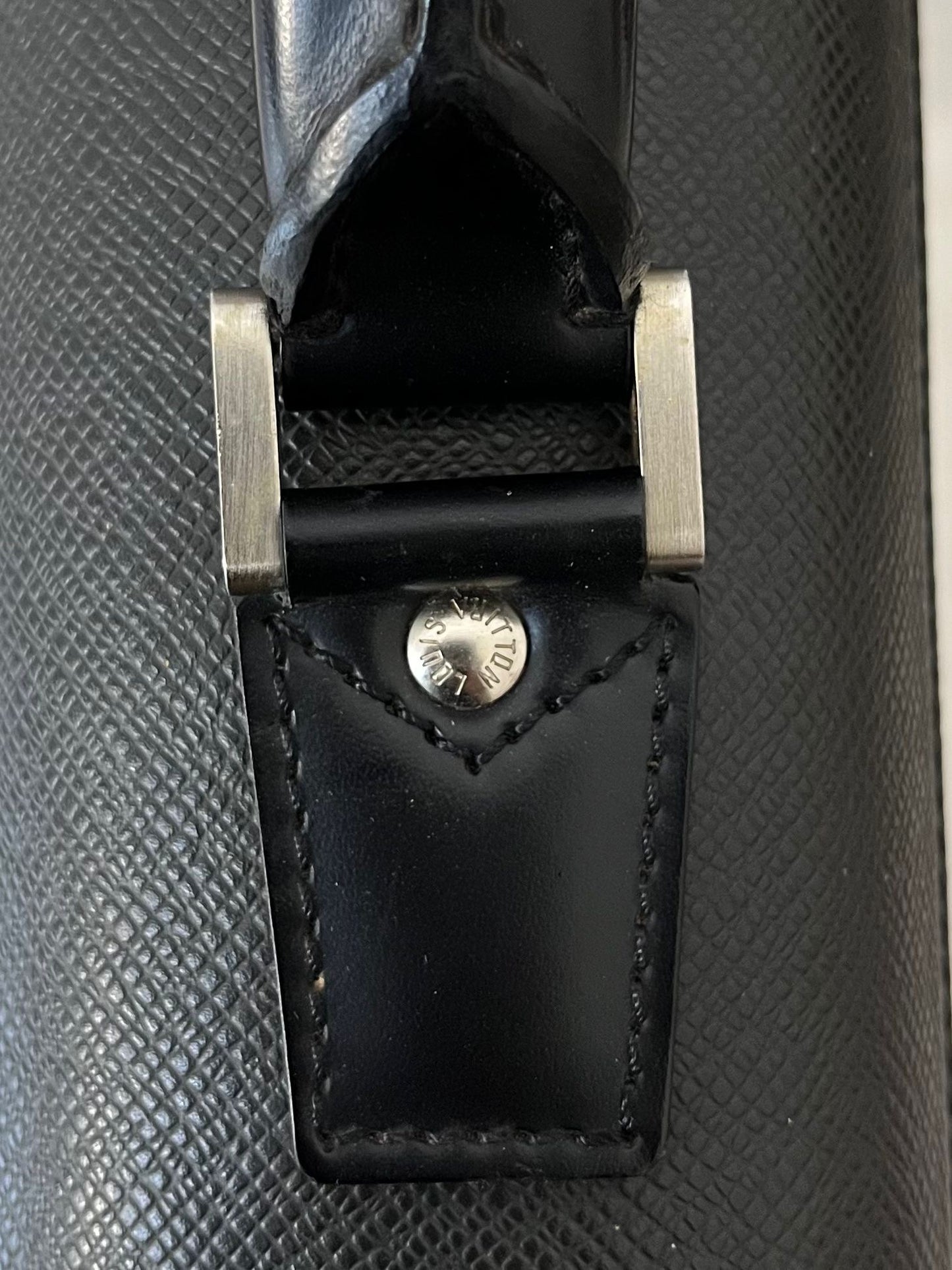Louis Vuitton Robusto 2 Taiga