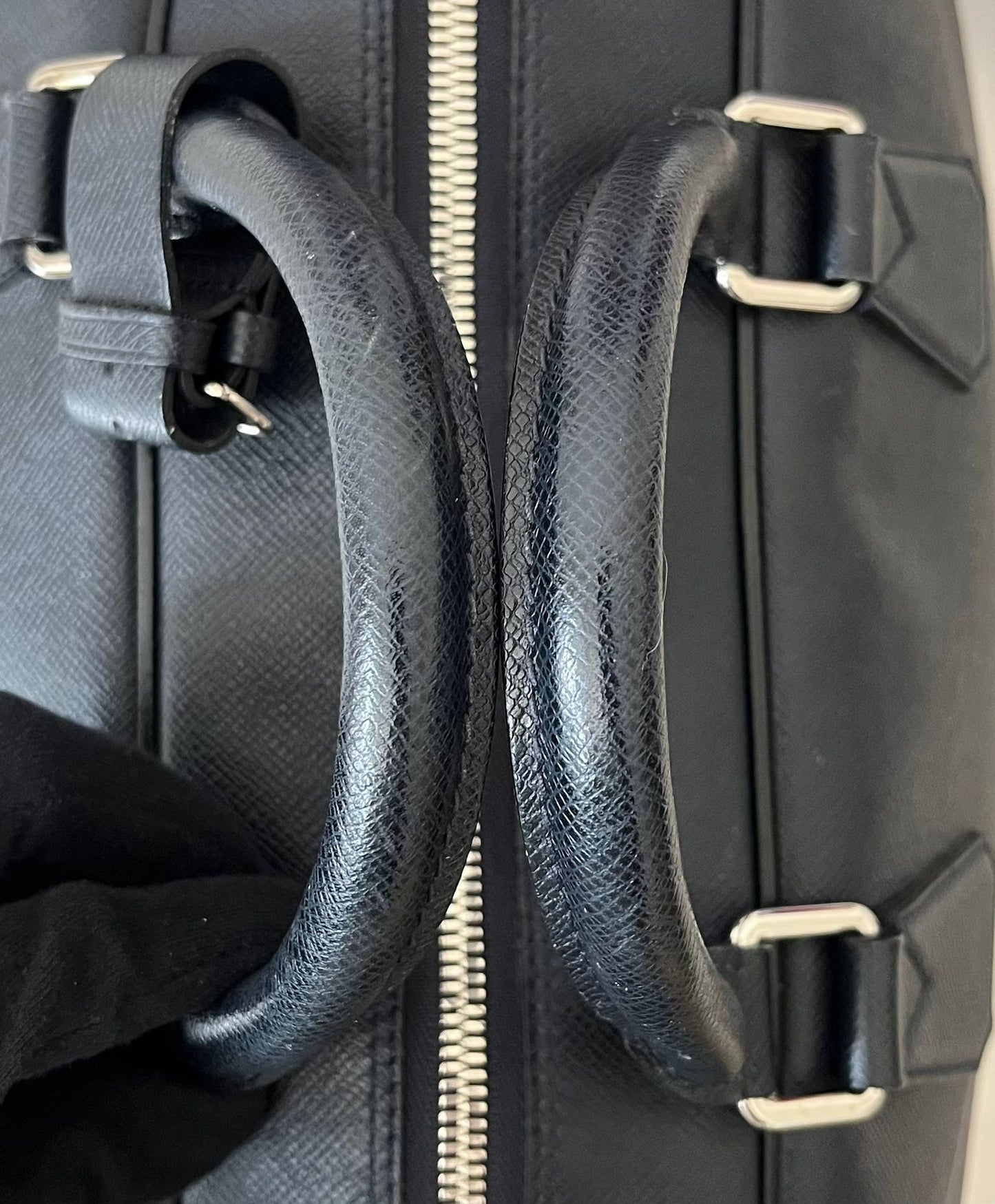 Louis Vuitton Neo Kendall Taiga Leder (dunkelblau)