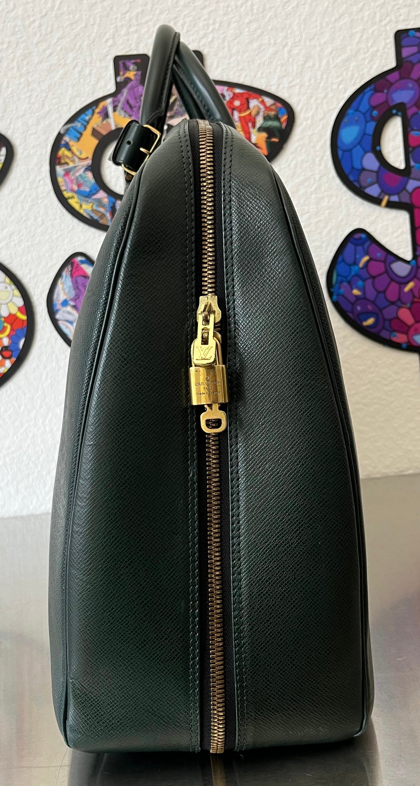 Louis Vuitton Helanga Taiga