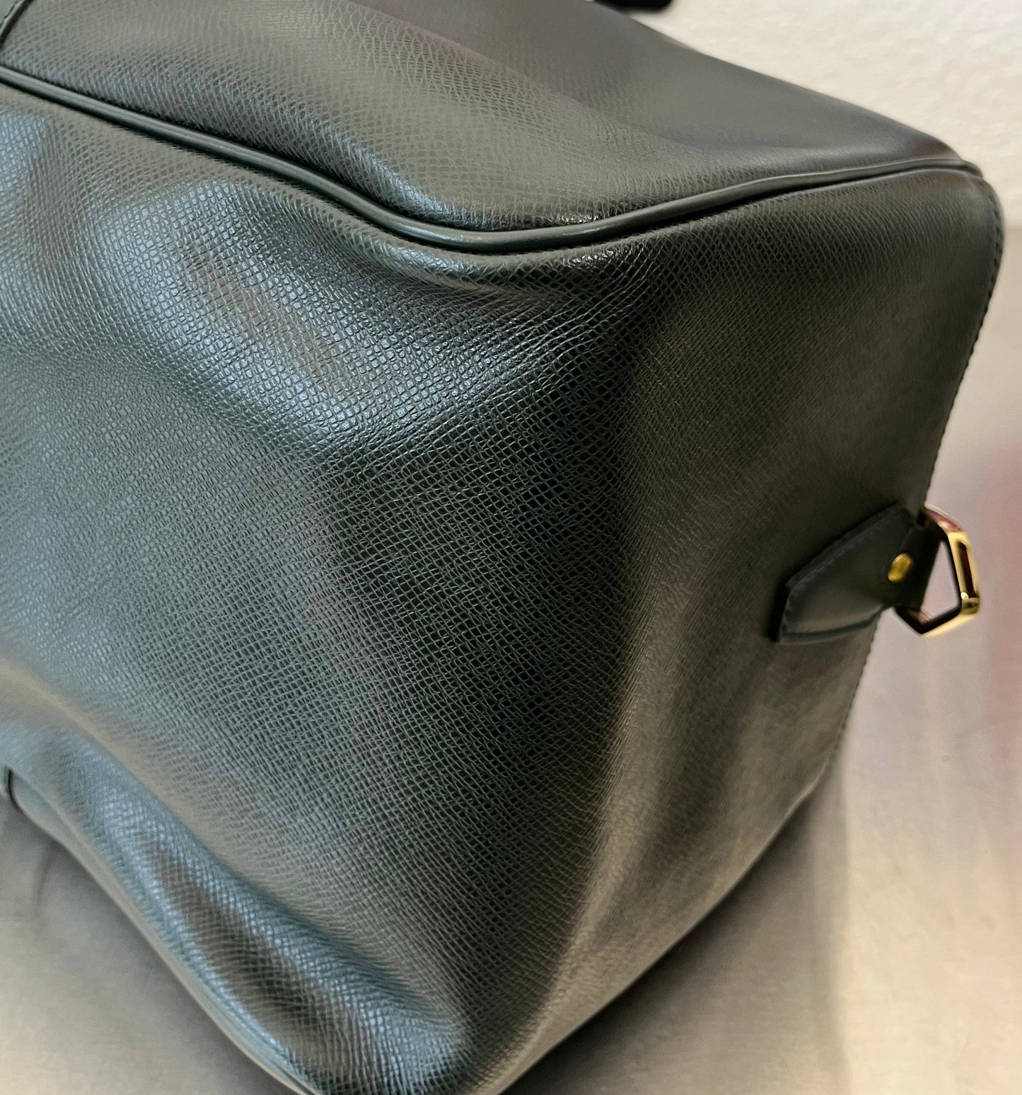 Louis Vuitton Kendall PM Taiga Leder