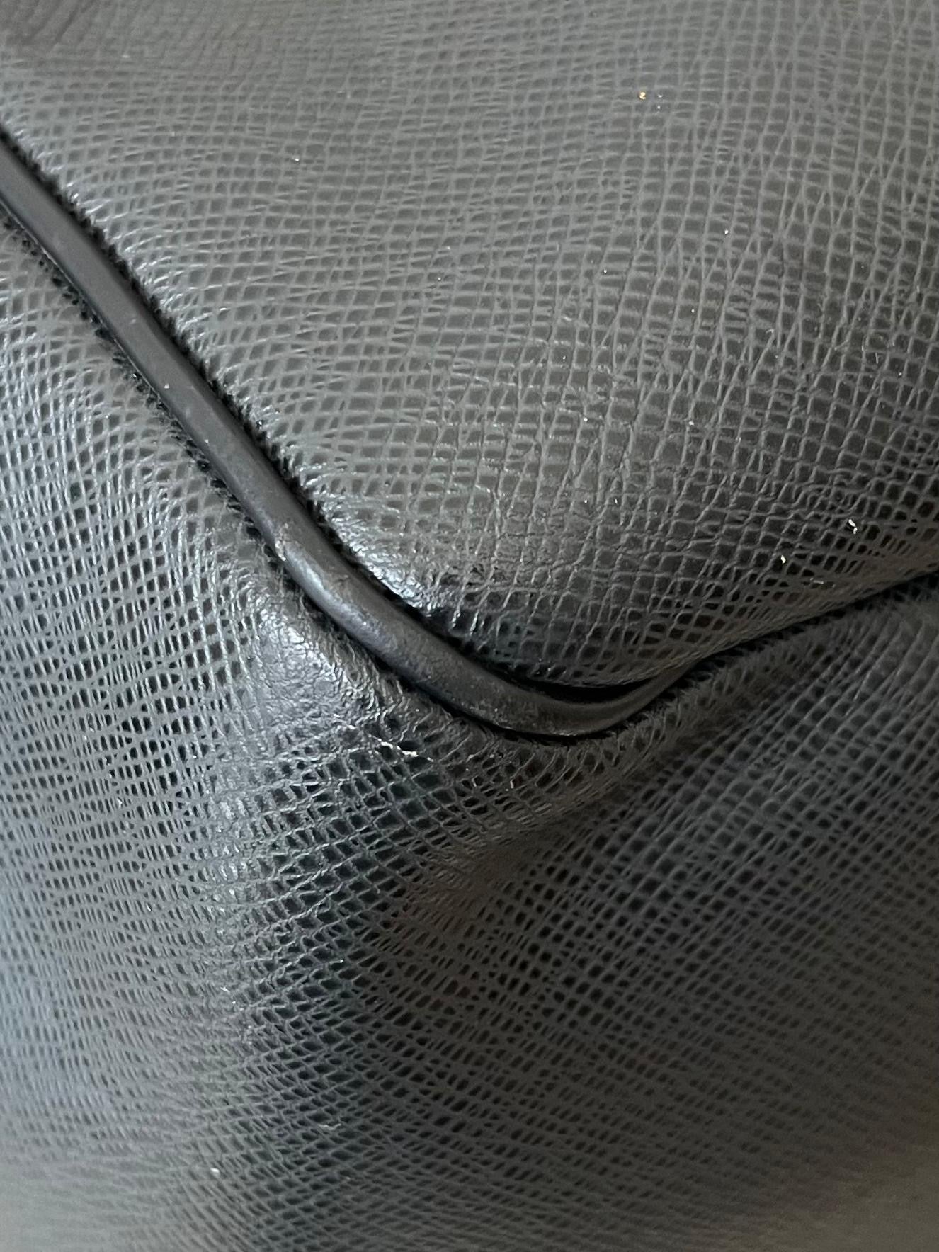 Louis Vuitton Kendall GM Taiga Leder