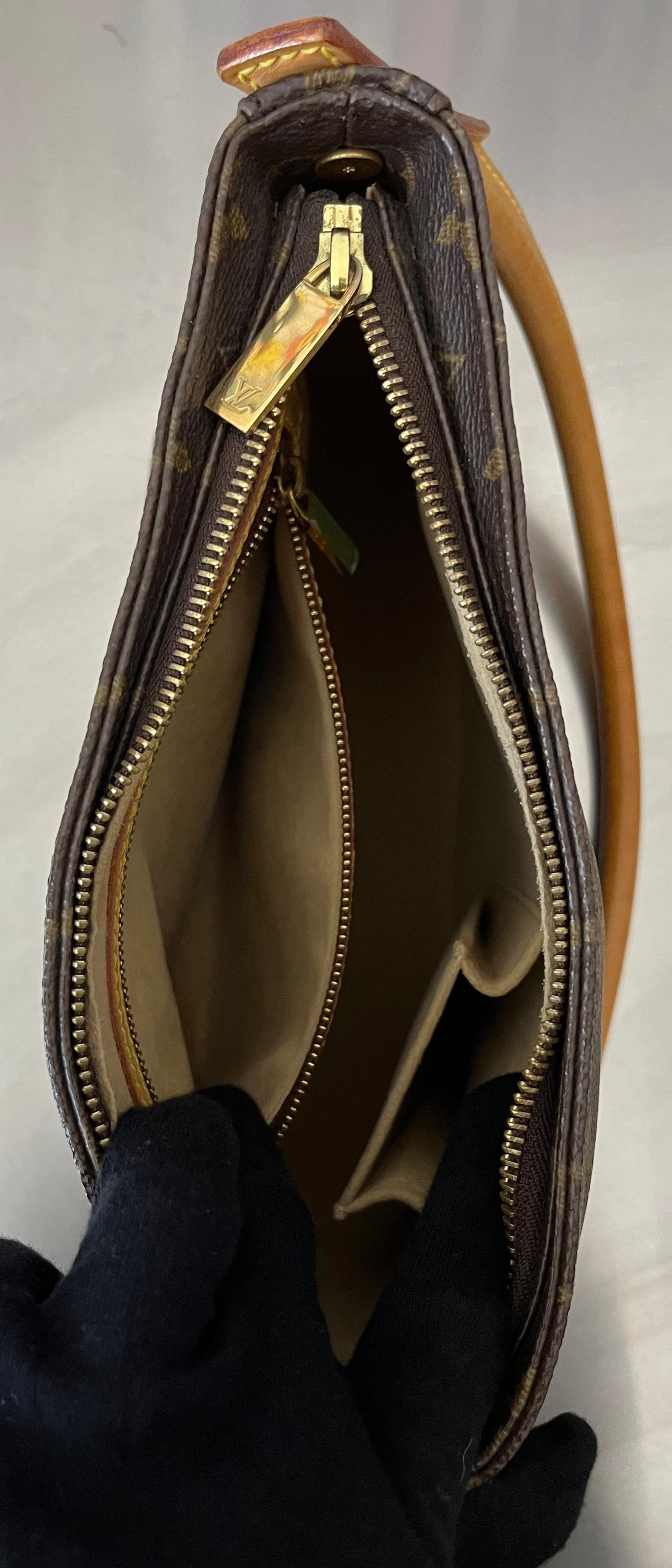 Louis Vuitton Looping MM