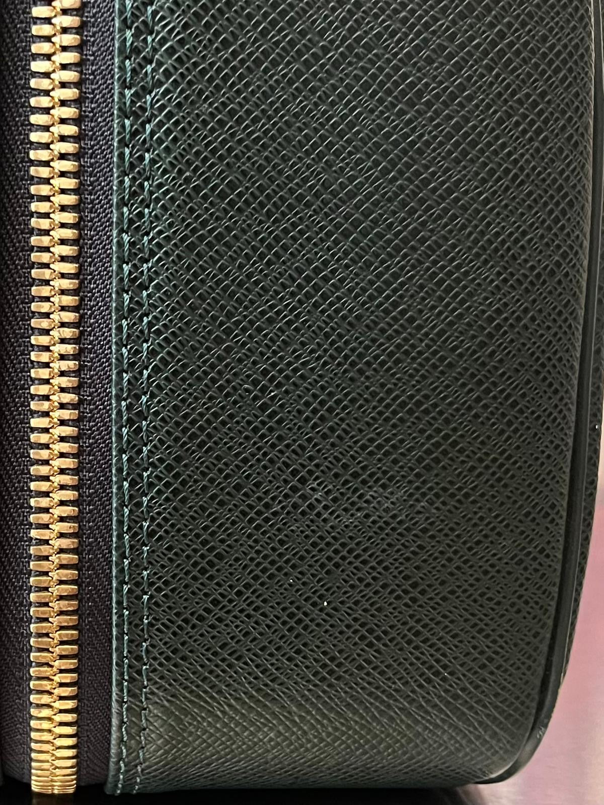 Louis Vuitton Helanga Taiga