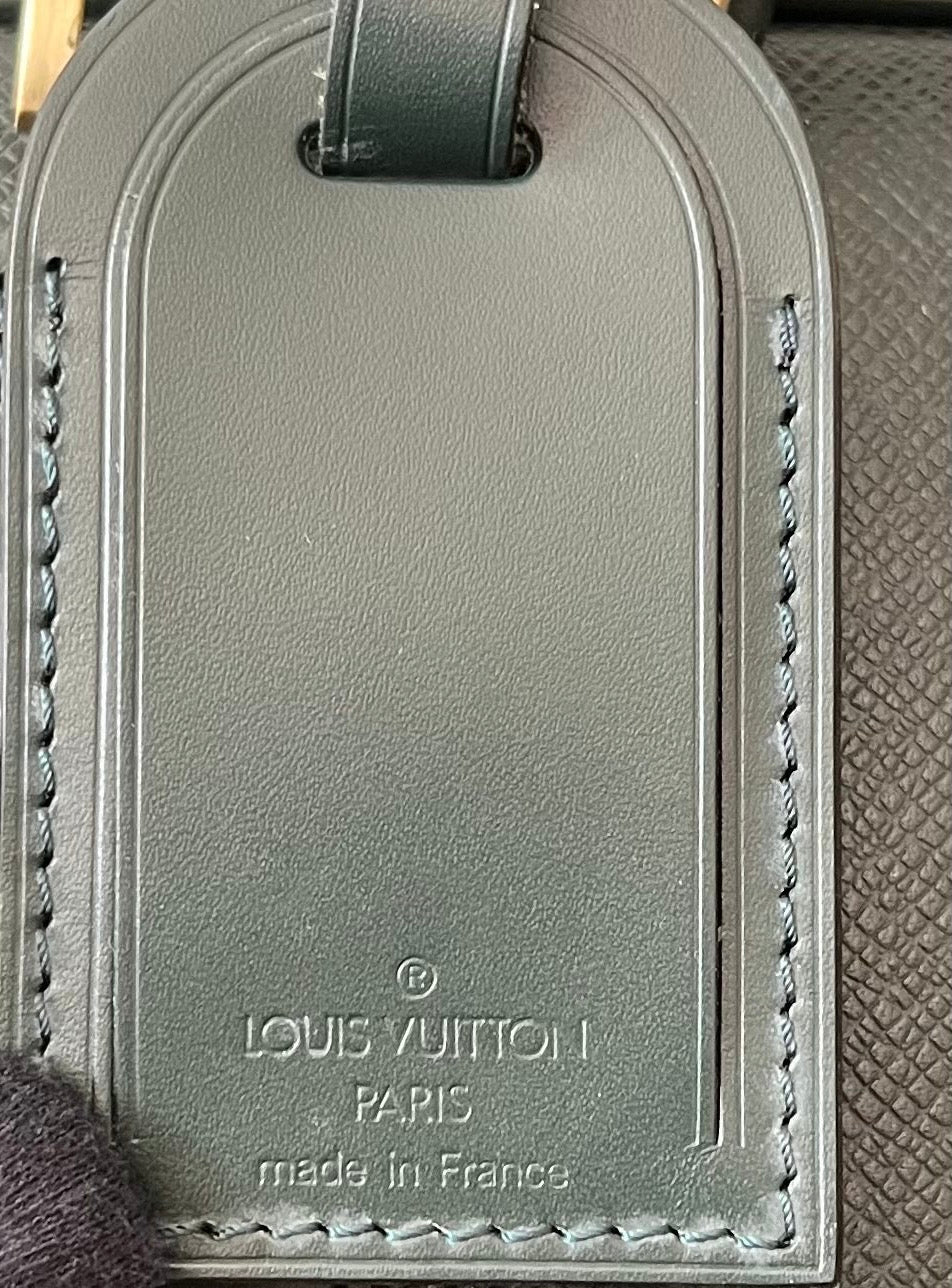 Louis Vuitton Kendall PM Taiga Leder