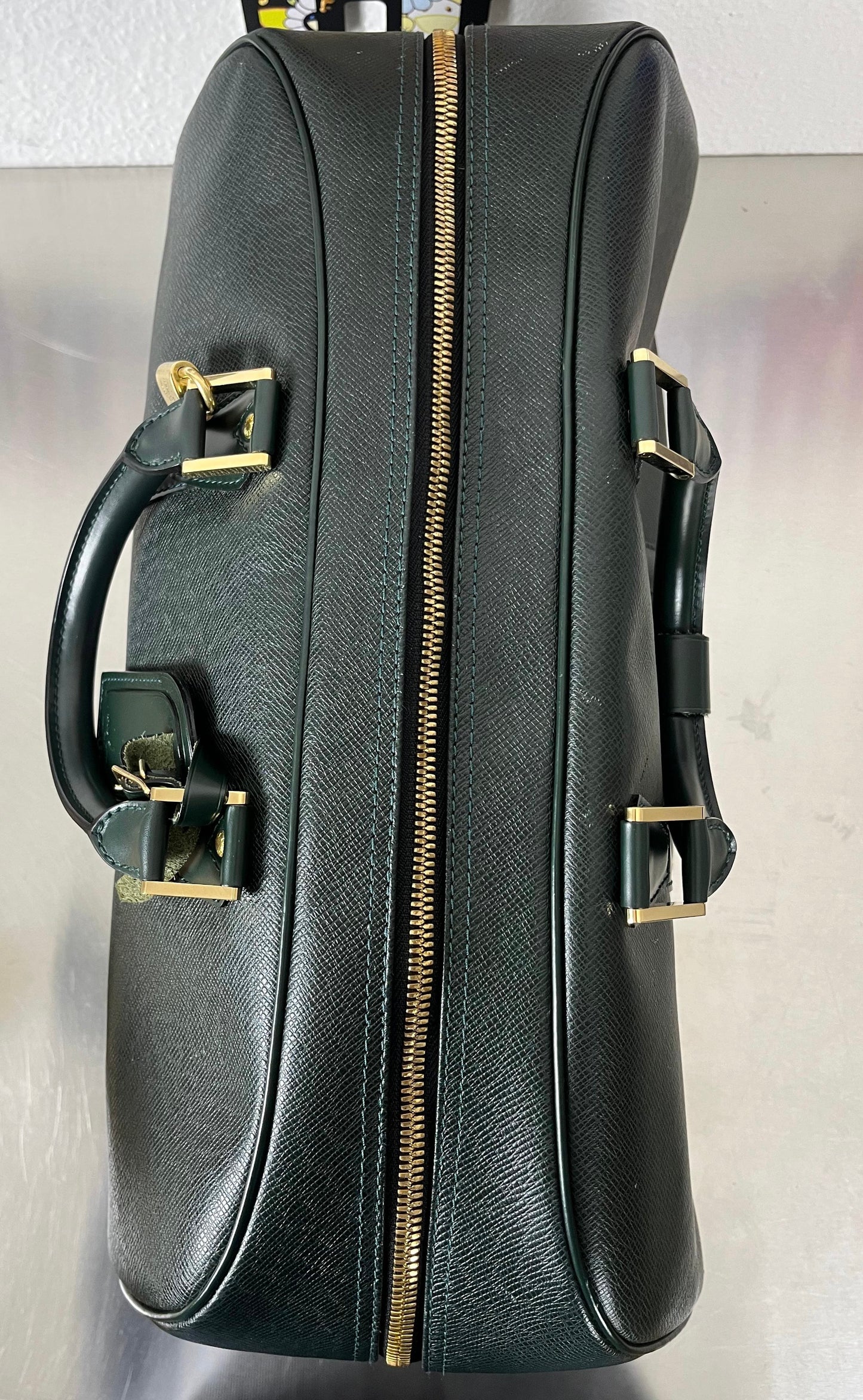 Louis Vuitton Kendall PM Taiga Leder
