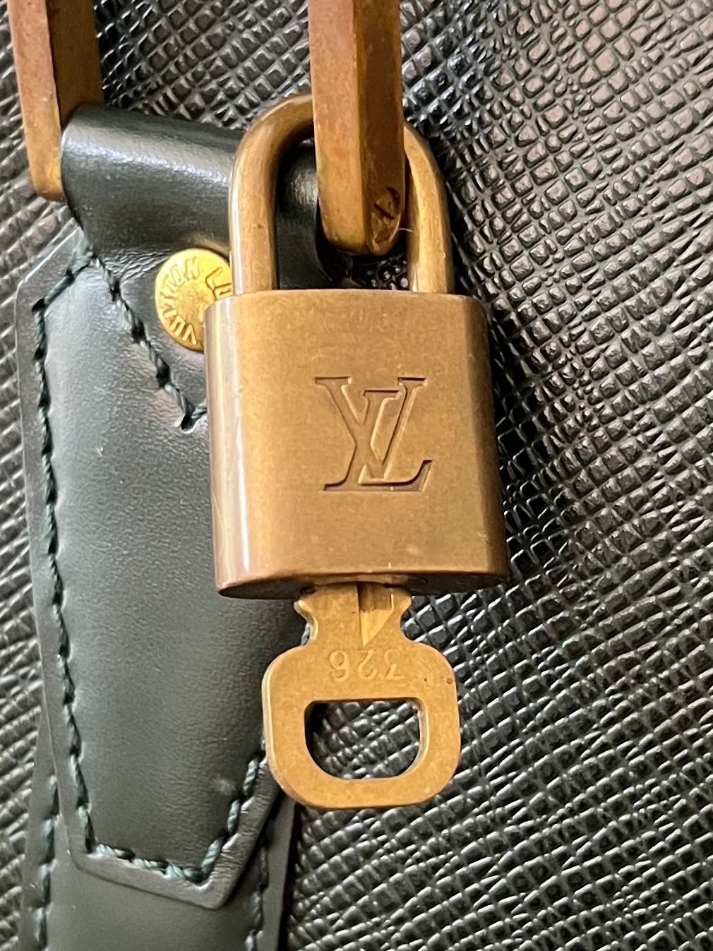Louis Vuitton Helanga Taiga