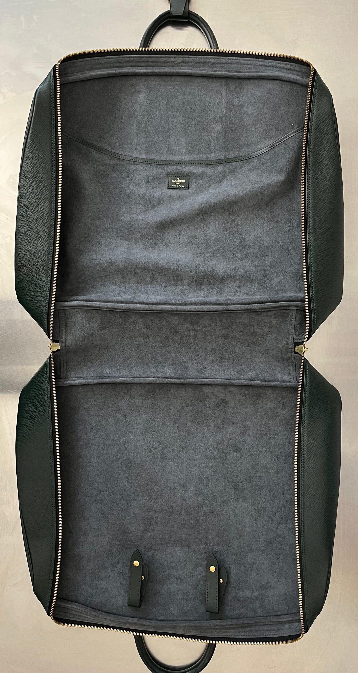 Louis Vuitton Helanga Taiga