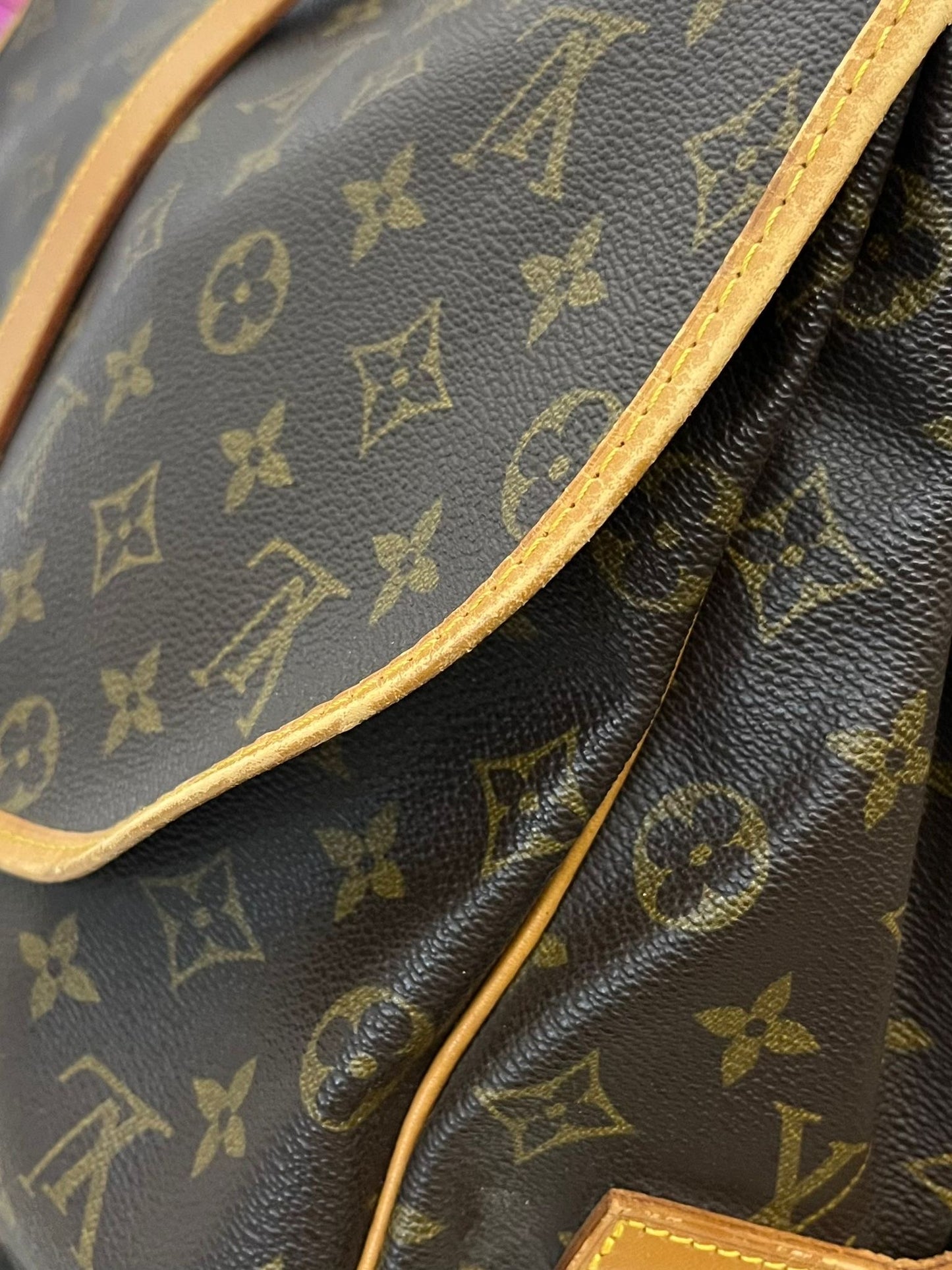 Louis Vuitton Saumur 35