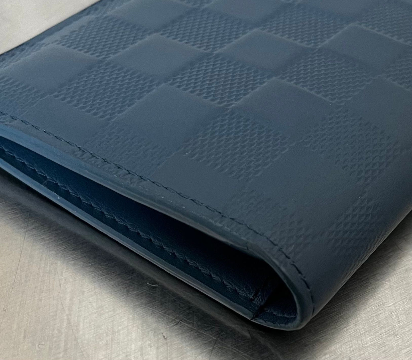 Louis Vuitton Brazza Infini Leder