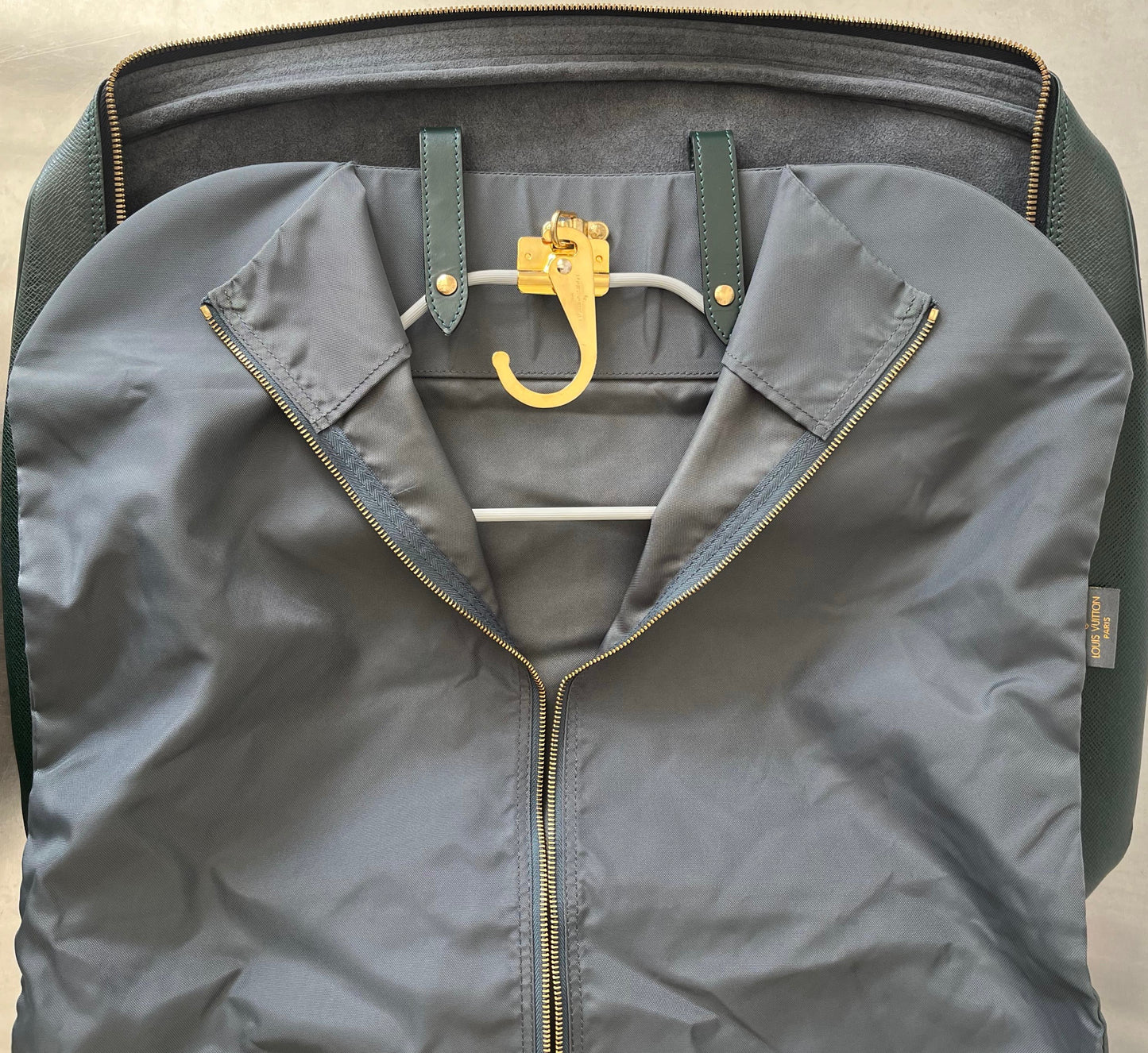Louis Vuitton Helanga Taiga