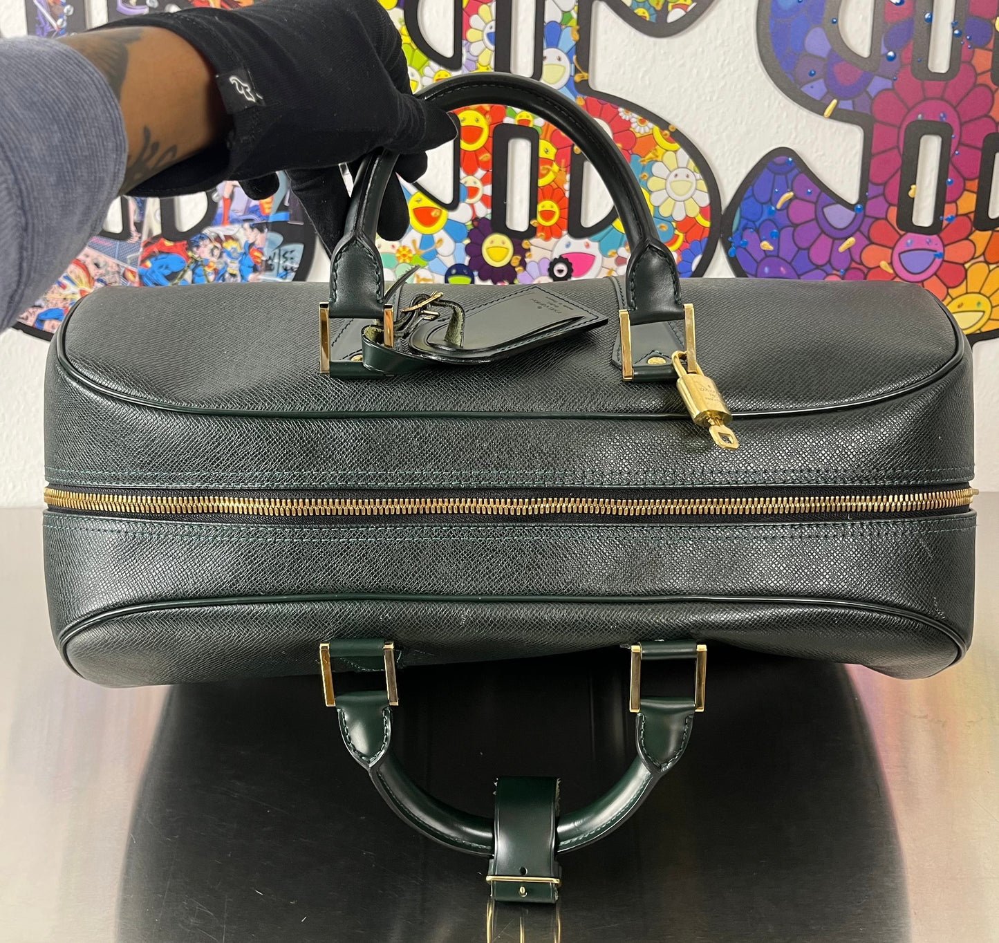 Louis Vuitton Kendall PM Taiga Leder
