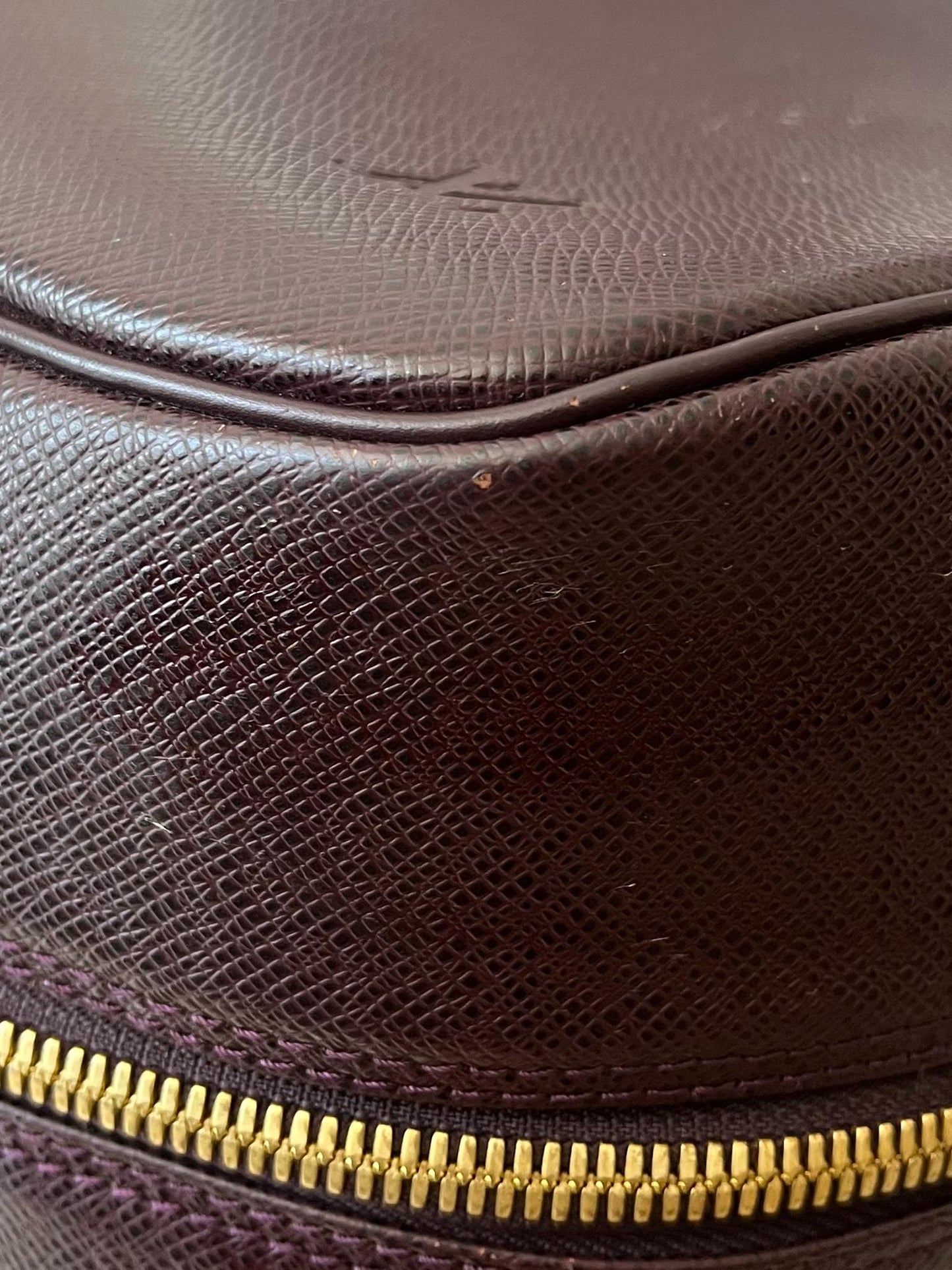 Louis Vuitton Helanga Taiga