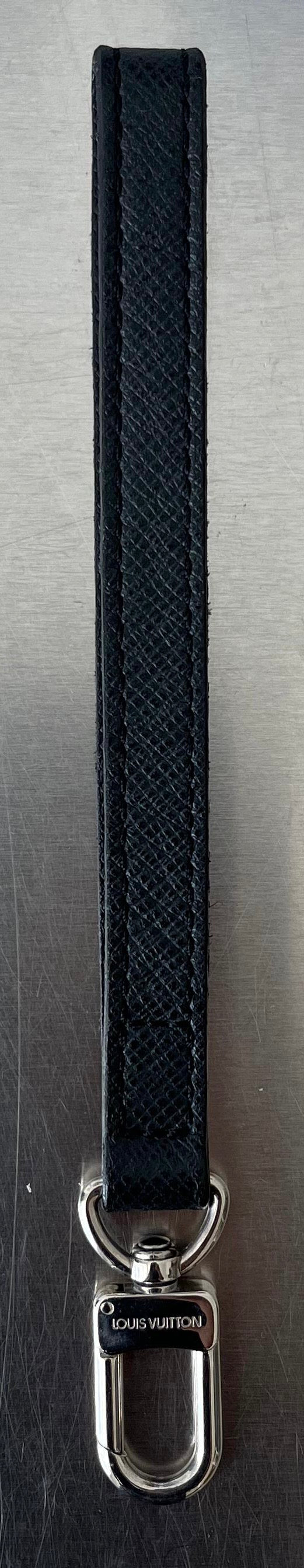 Louis Vuitton Pavel Taiga Leder