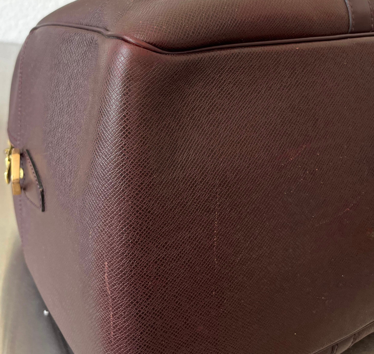 Louis Vuitton Kendall PM Taiga Leder