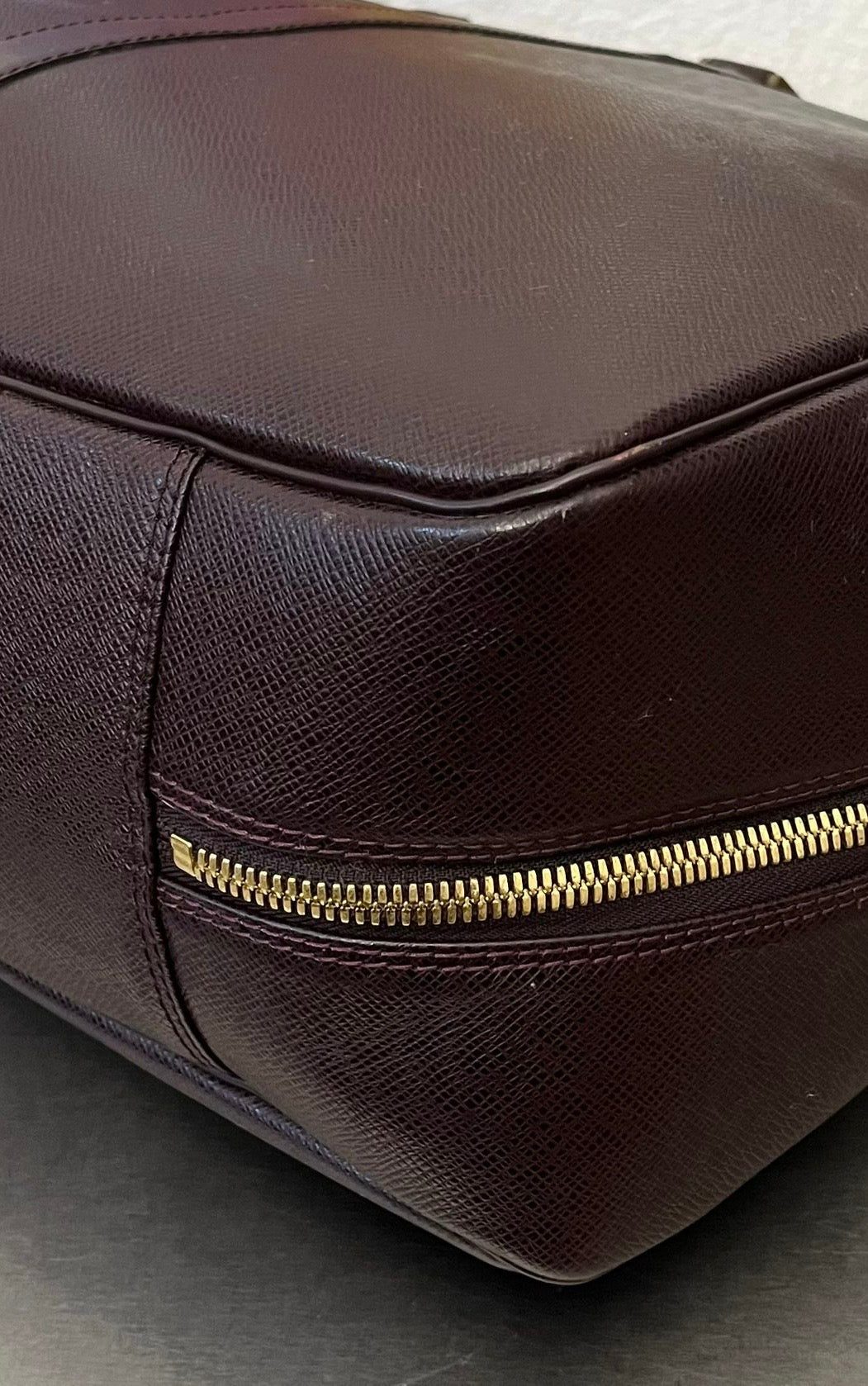 Louis Vuitton Helanga Taiga
