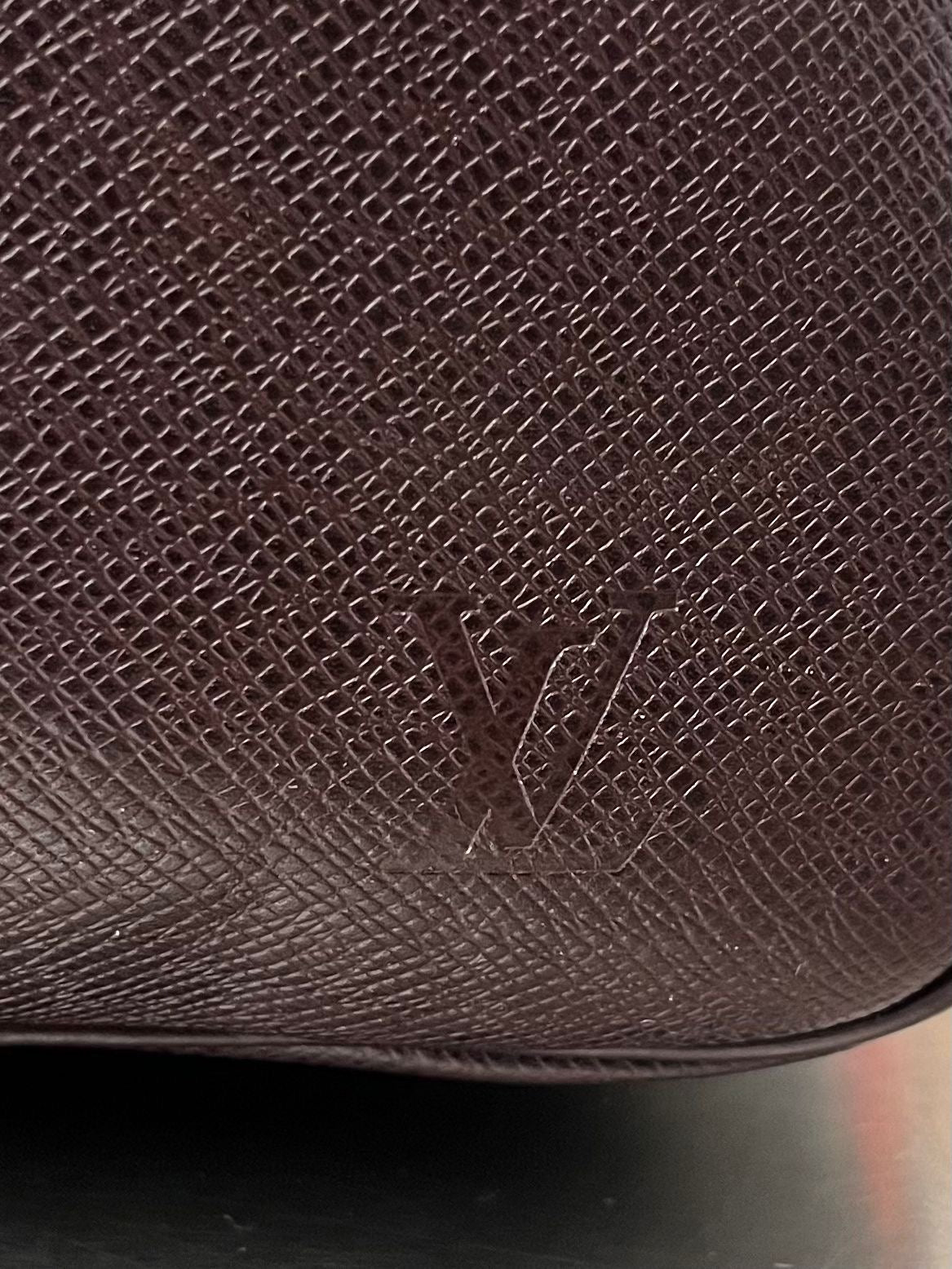 Louis Vuitton Kendall GM Taiga Leder
