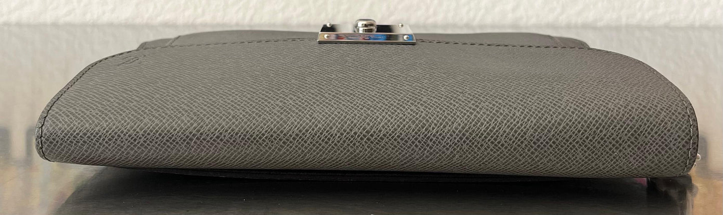 Louis Vuitton Neo Bellaia Taiga Leder