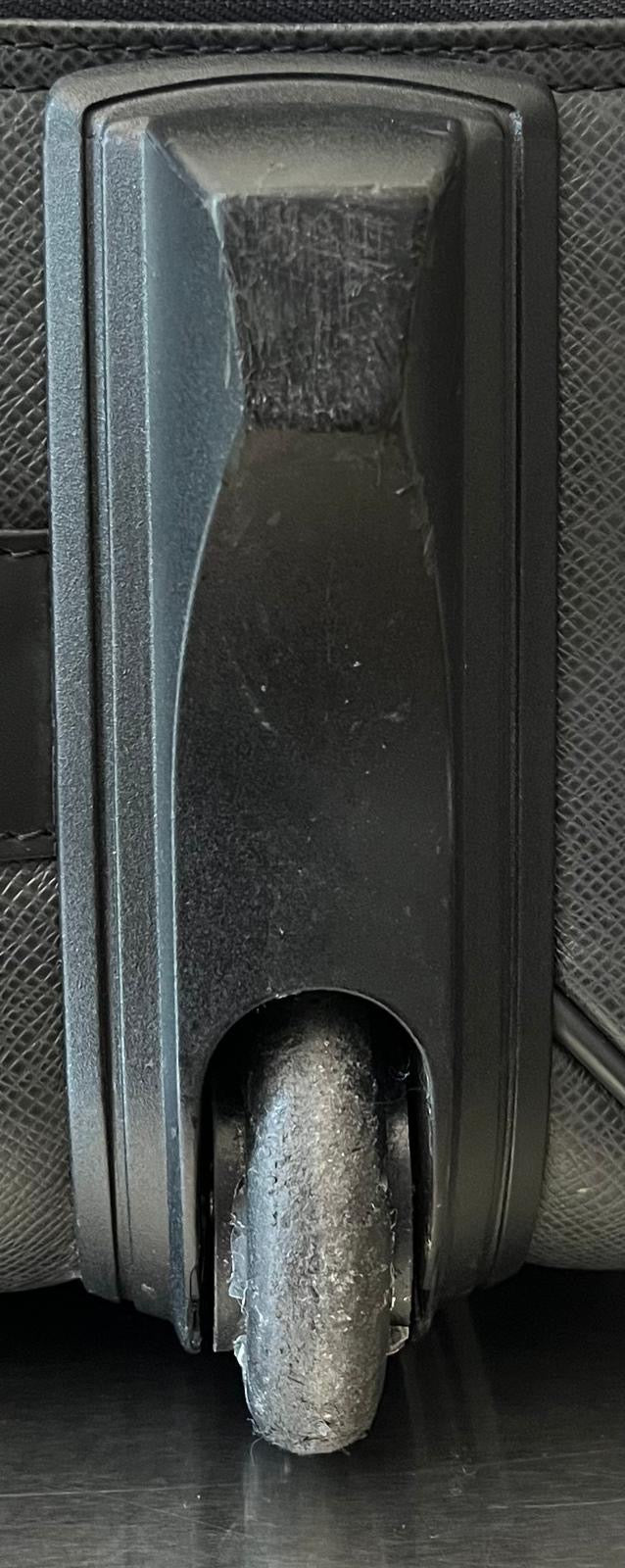 Louis Vuitton Pegase 60 Taiga