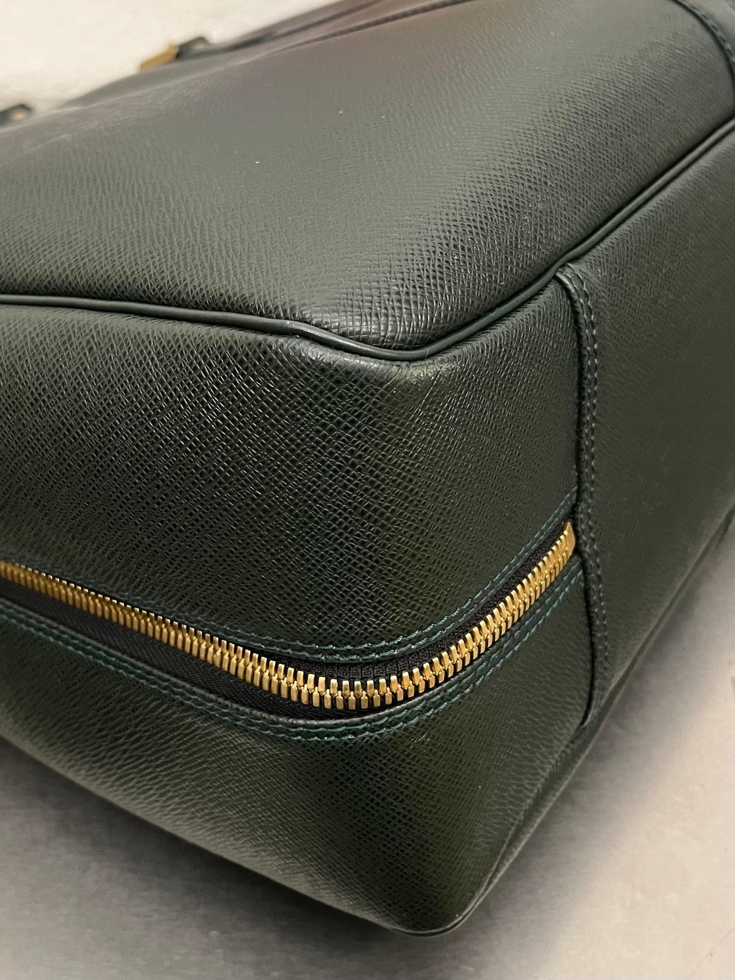 Louis Vuitton Helanga Taiga