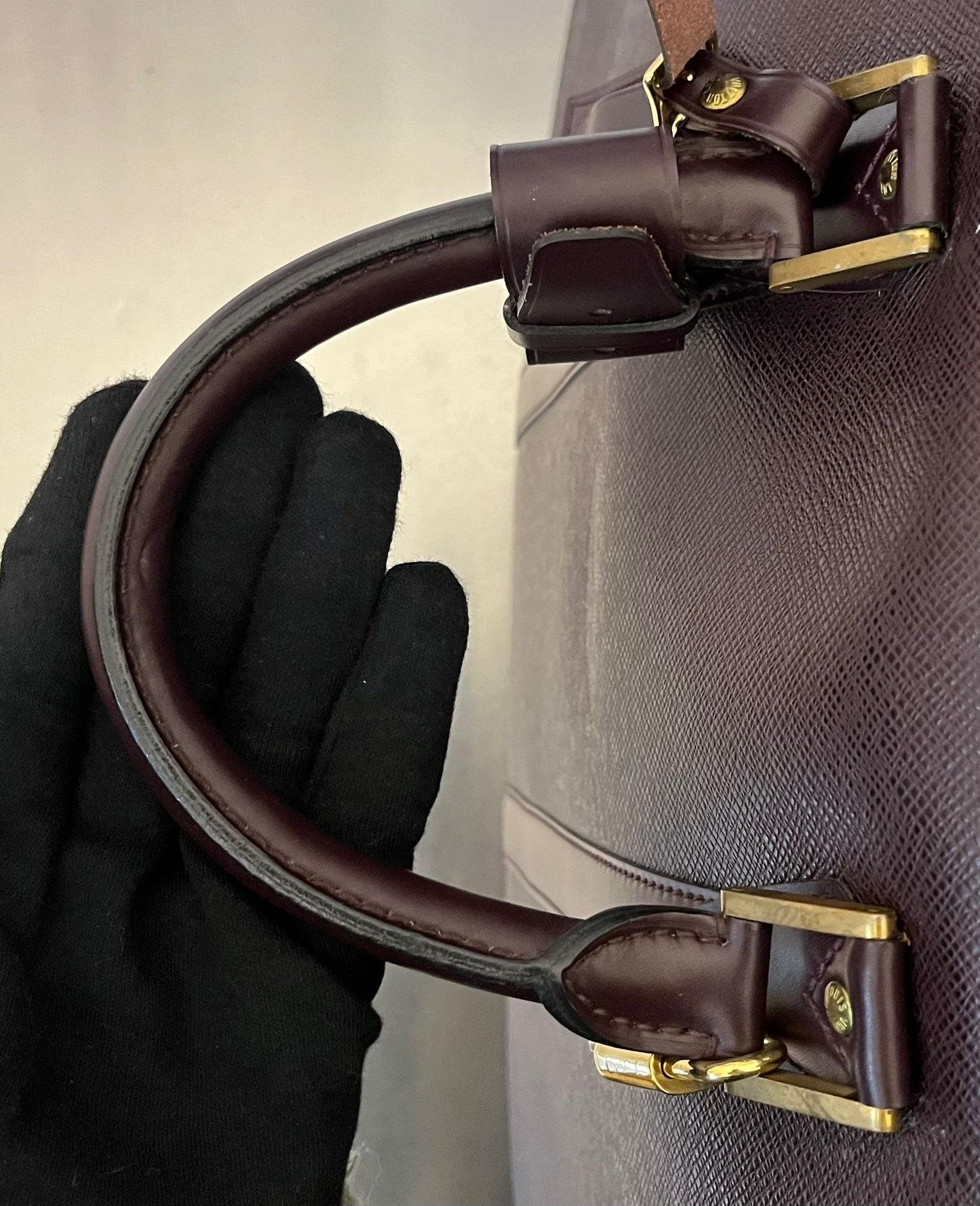 Louis Vuitton Helanga Taiga