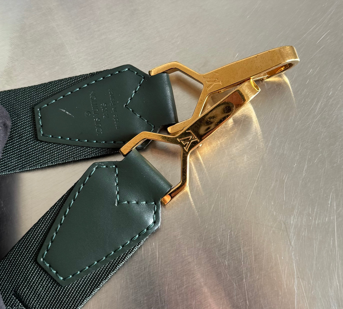 Louis Vuitton Taiga Gibeciere Kleidersack