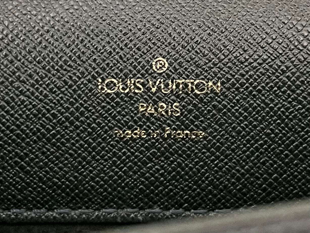 Louis Vuitton Serviette Kourad