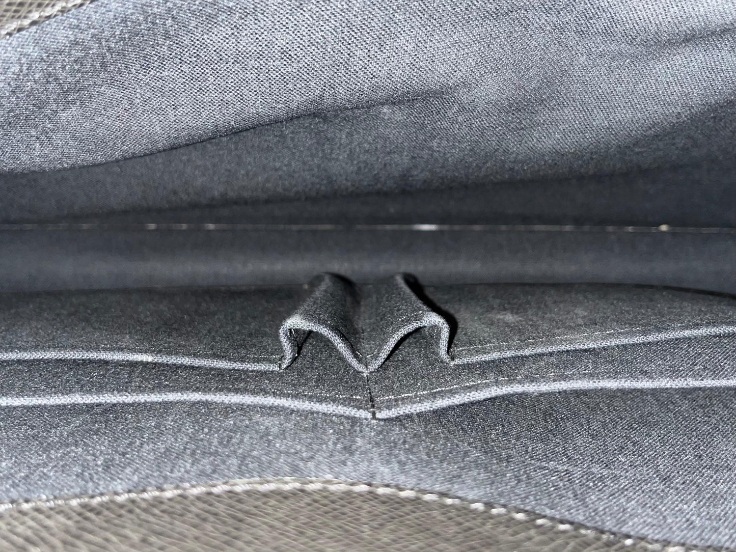Louis Vuitton Neo Robusto 2 Taiga