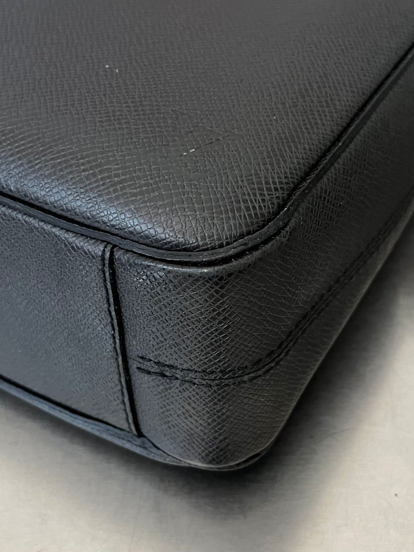 Louis Vuitton Porte Documents Taiga