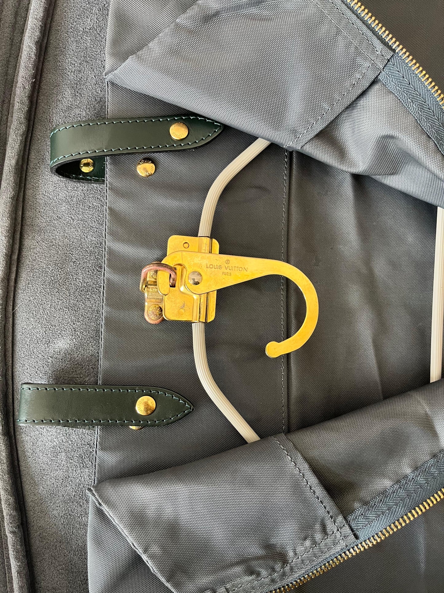 Louis Vuitton Helanga Taiga