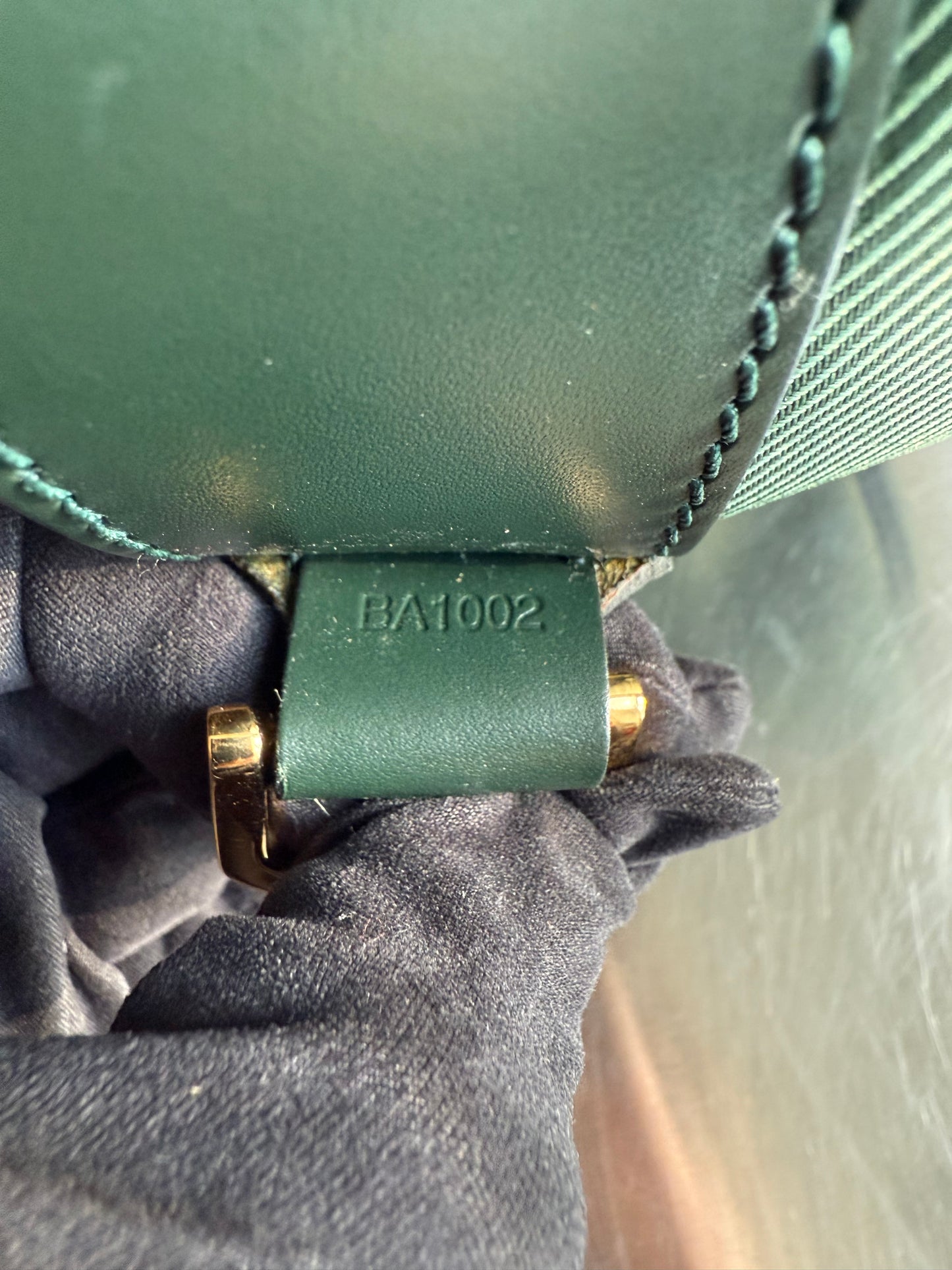 Louis Vuitton Taiga Gibeciere Kleidersack