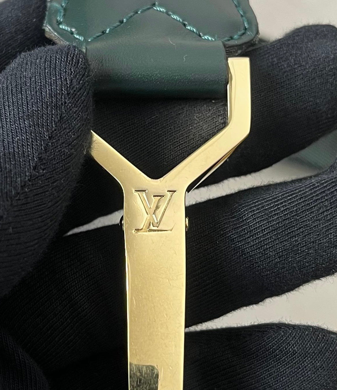 Louis Vuitton Kendall PM Taiga Leder