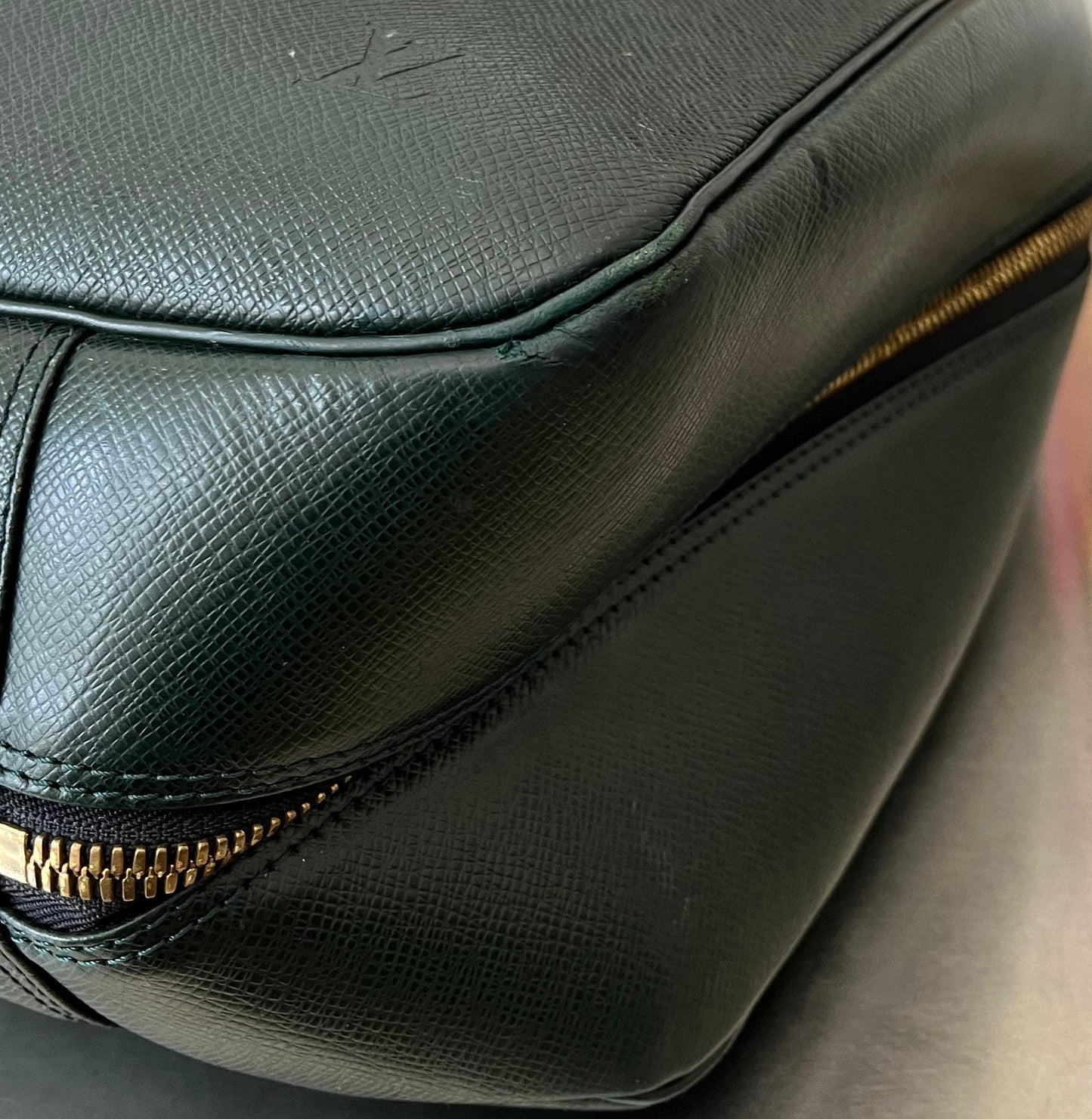 Louis Vuitton Helanga Taiga